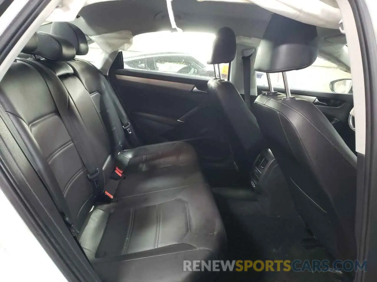 10 Photograph of a damaged car 1VWSA7A33MC002530 VOLKSWAGEN PASSAT 2021