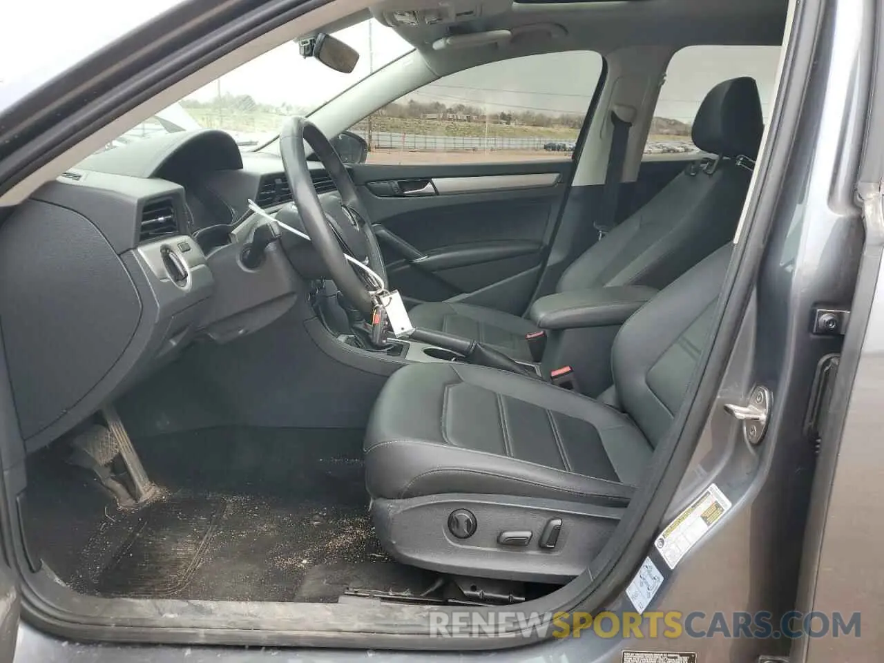7 Photograph of a damaged car 1VWSA7A33MC015066 VOLKSWAGEN PASSAT 2021