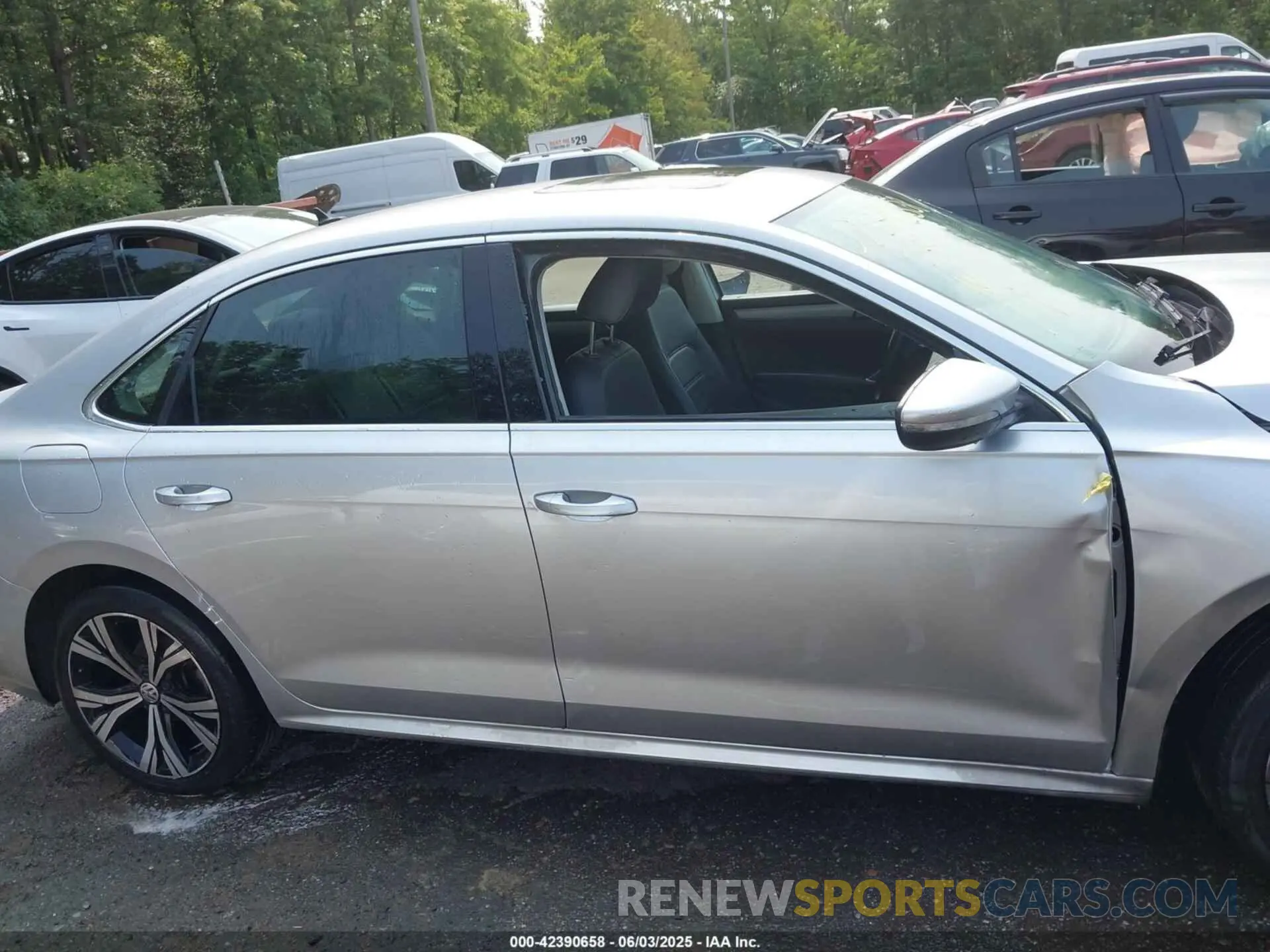 14 Photograph of a damaged car 1VWSA7A34MC000320 VOLKSWAGEN PASSAT 2021