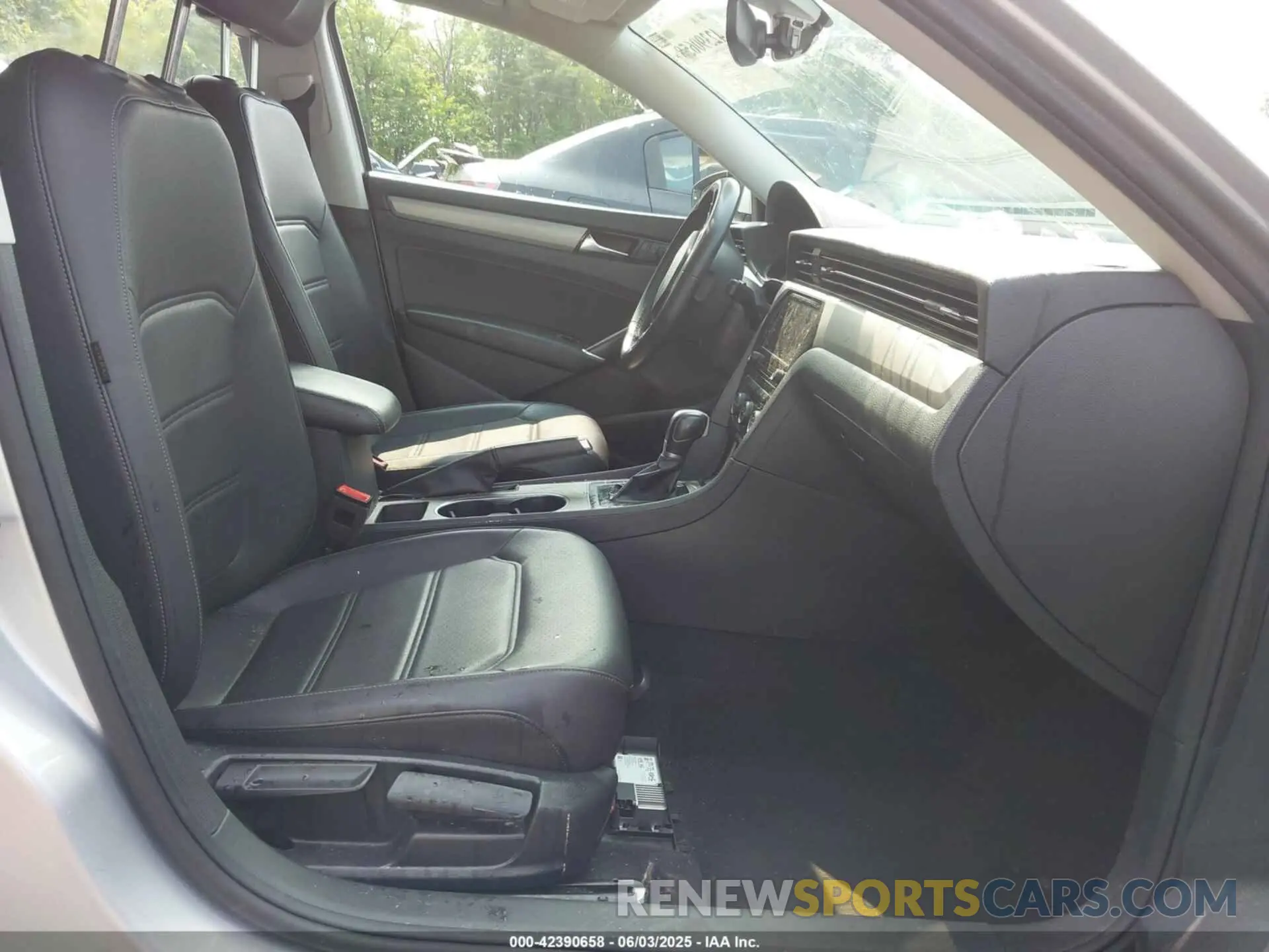 5 Photograph of a damaged car 1VWSA7A34MC000320 VOLKSWAGEN PASSAT 2021