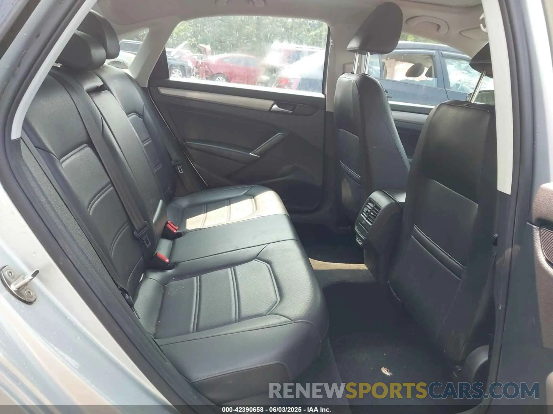 8 Photograph of a damaged car 1VWSA7A34MC000320 VOLKSWAGEN PASSAT 2021