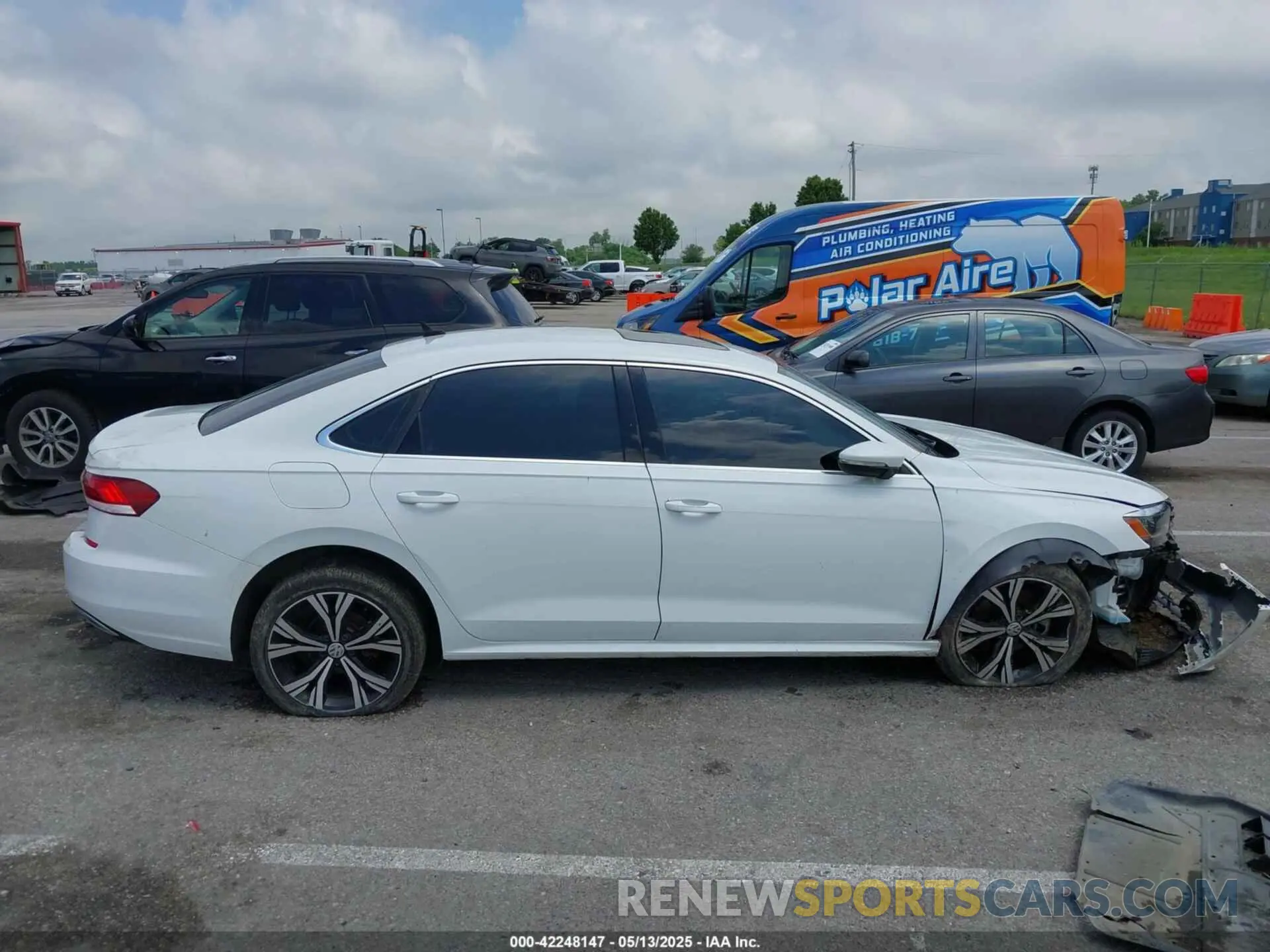 14 Photograph of a damaged car 1VWSA7A34MC000933 VOLKSWAGEN PASSAT 2021