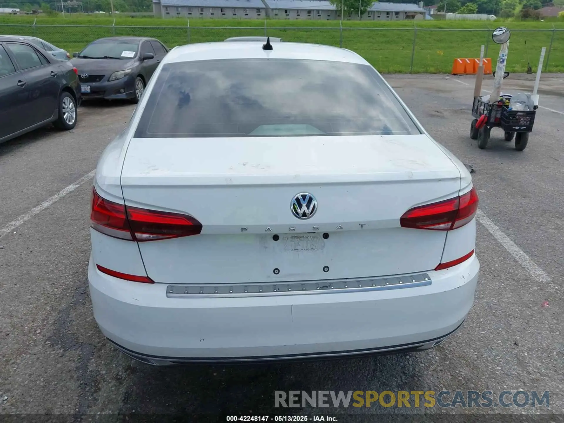 17 Photograph of a damaged car 1VWSA7A34MC000933 VOLKSWAGEN PASSAT 2021