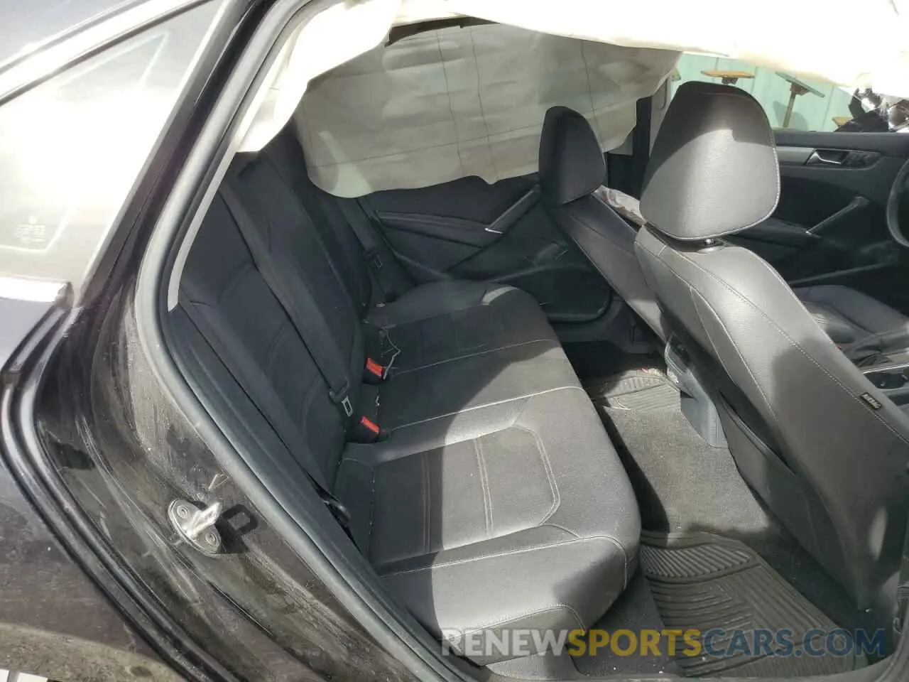10 Photograph of a damaged car 1VWSA7A34MC010796 VOLKSWAGEN PASSAT 2021