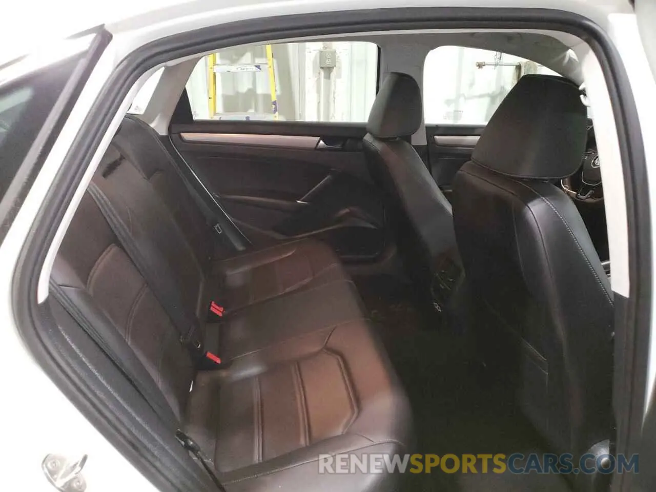 10 Photograph of a damaged car 1VWSA7A34MC011690 VOLKSWAGEN PASSAT 2021