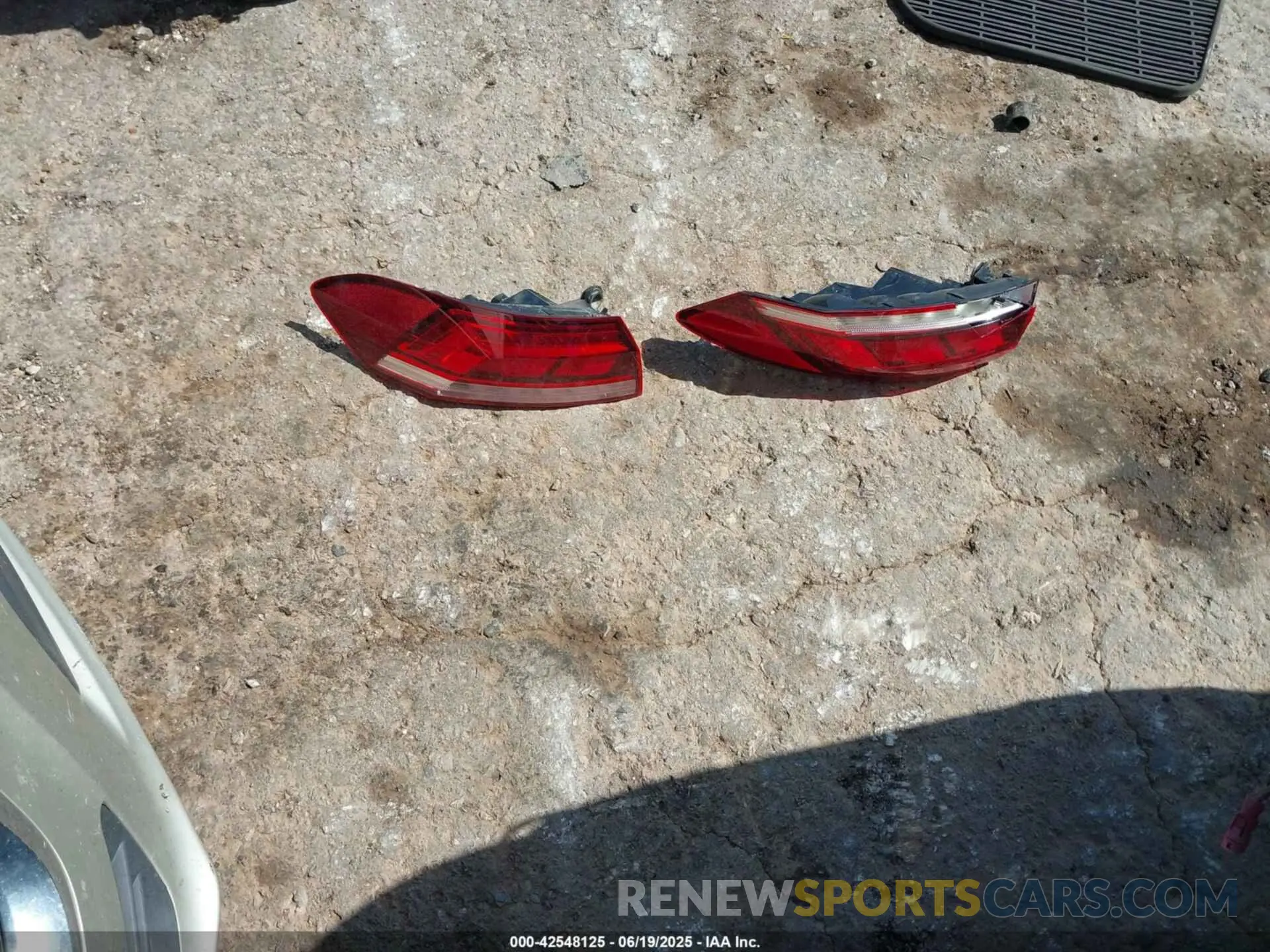 12 Photograph of a damaged car 1VWSA7A34MC018770 VOLKSWAGEN PASSAT 2021
