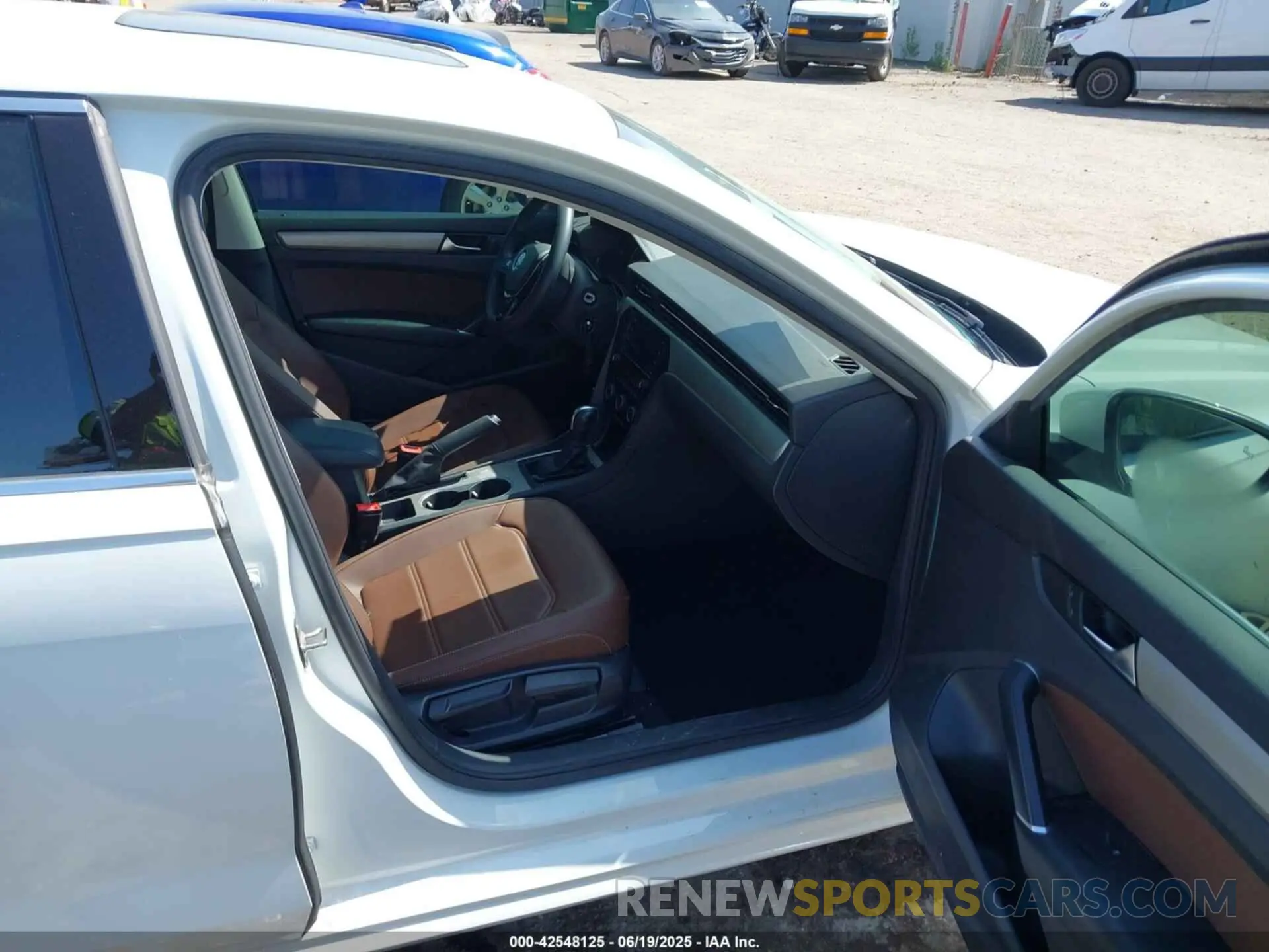 5 Photograph of a damaged car 1VWSA7A34MC018770 VOLKSWAGEN PASSAT 2021