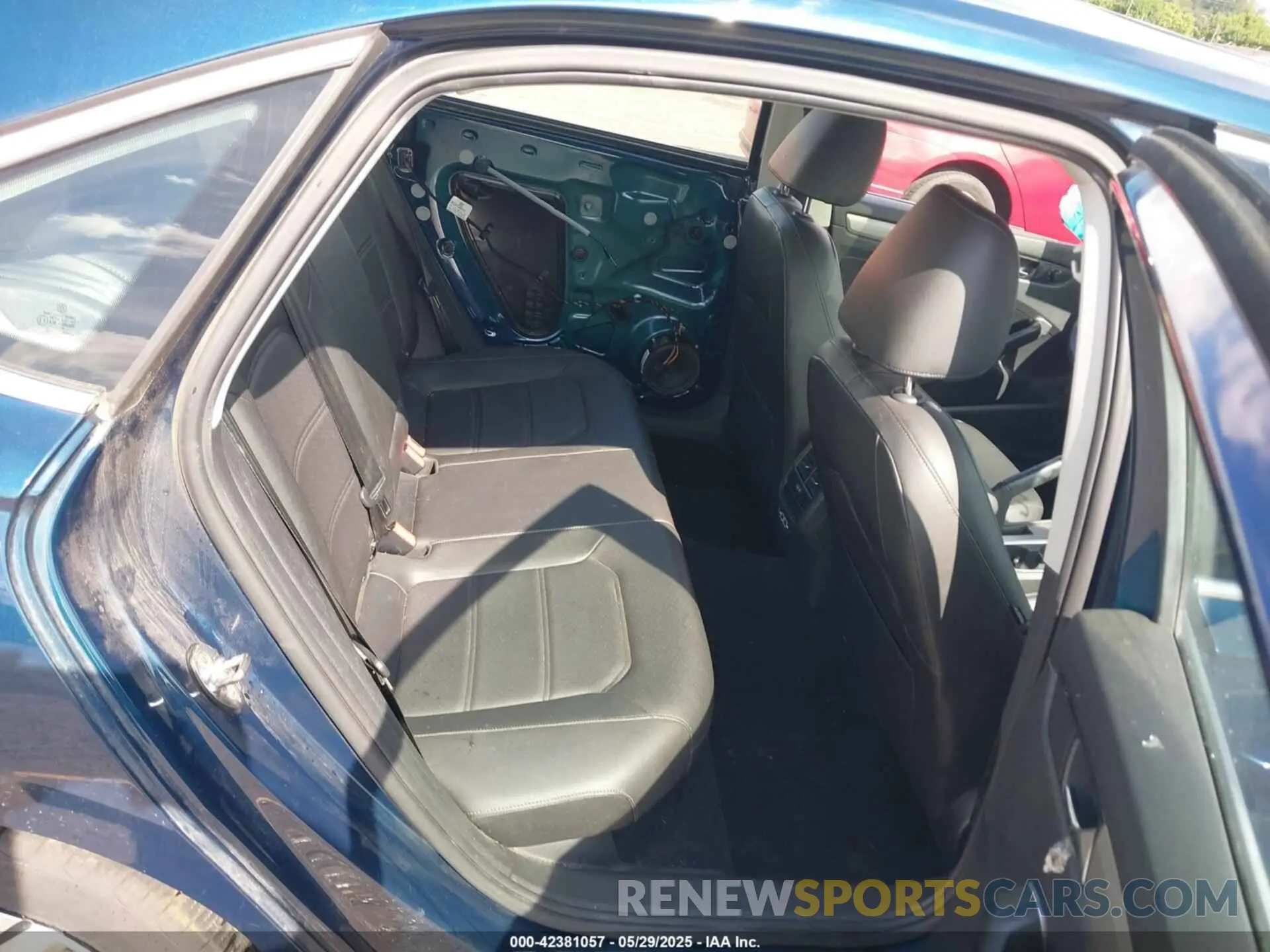 8 Photograph of a damaged car 1VWSA7A35MC002982 VOLKSWAGEN PASSAT 2021