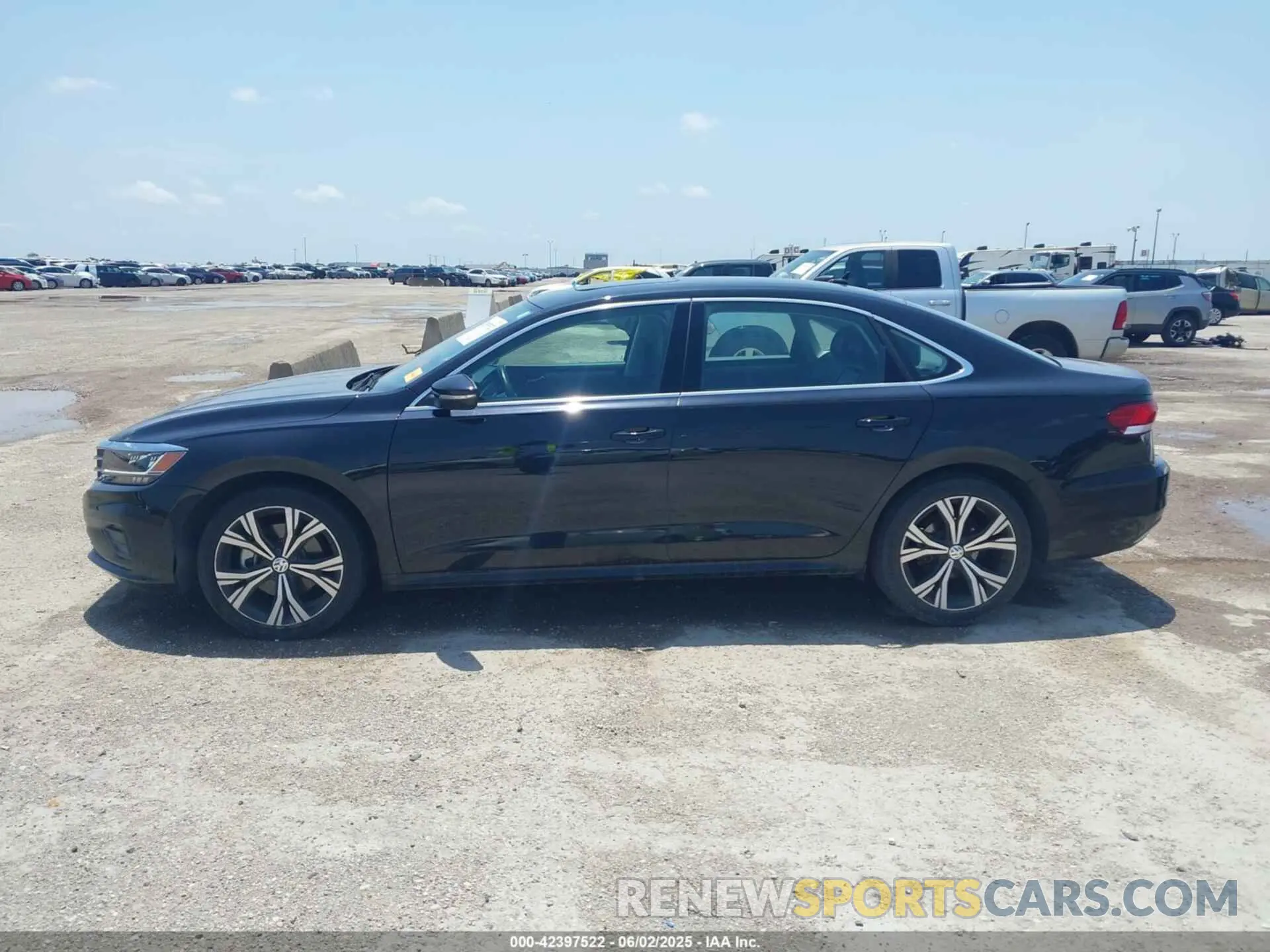 14 Photograph of a damaged car 1VWSA7A35MC009544 VOLKSWAGEN PASSAT 2021