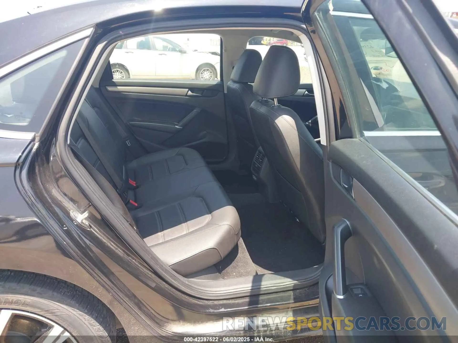 8 Photograph of a damaged car 1VWSA7A35MC009544 VOLKSWAGEN PASSAT 2021