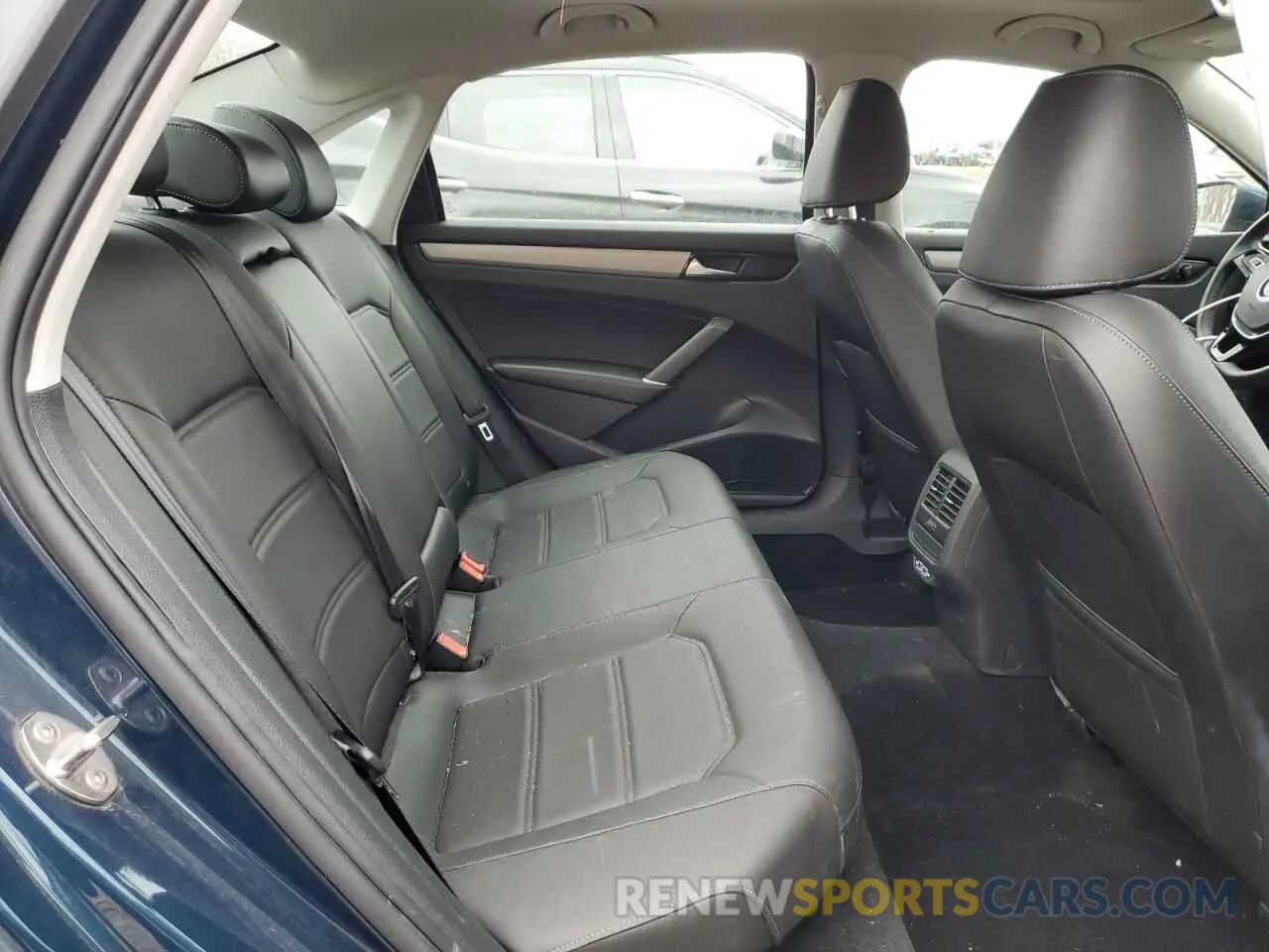 10 Photograph of a damaged car 1VWSA7A35MC012993 VOLKSWAGEN PASSAT 2021