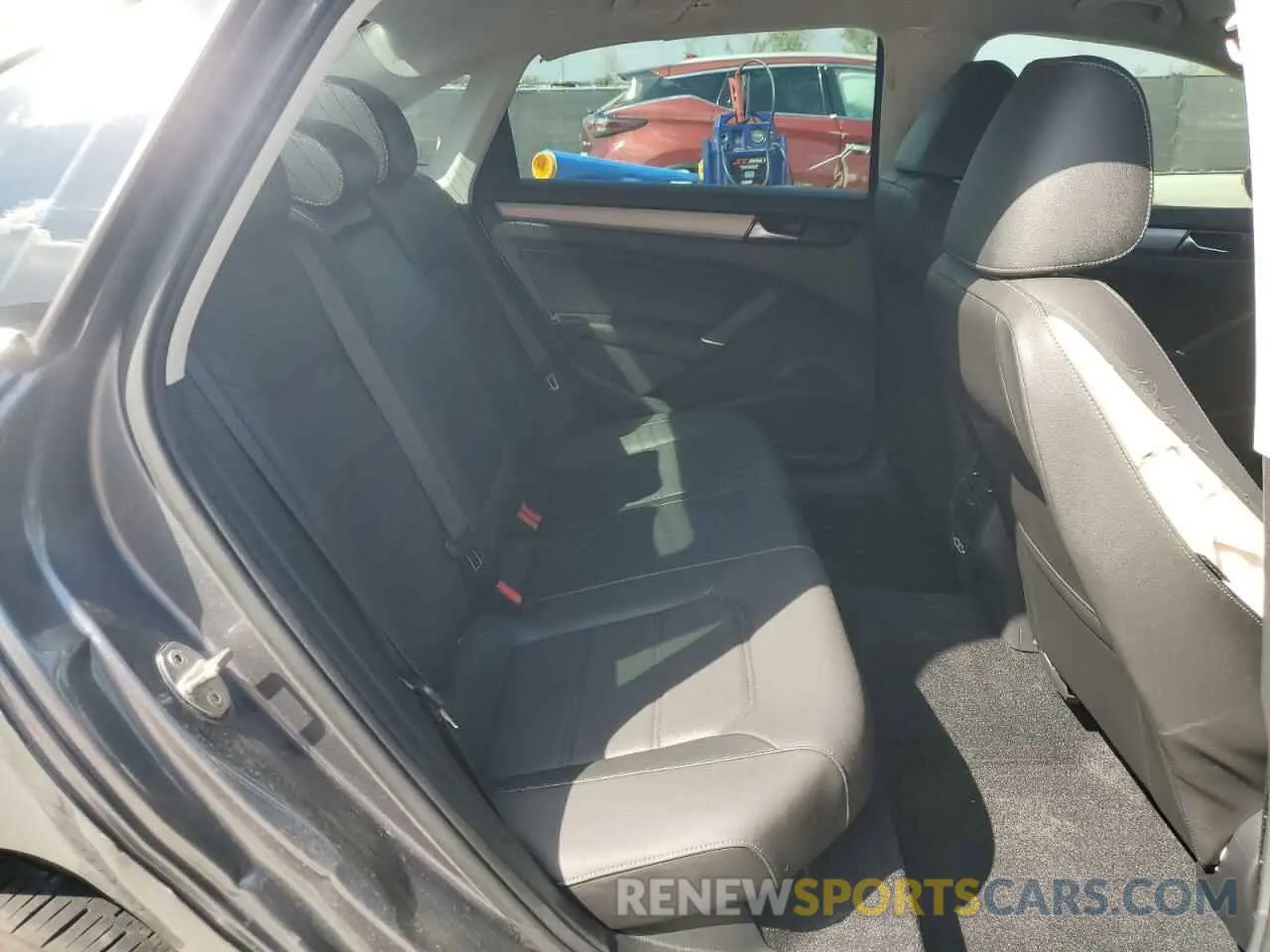 10 Photograph of a damaged car 1VWSA7A36MC010847 VOLKSWAGEN PASSAT 2021
