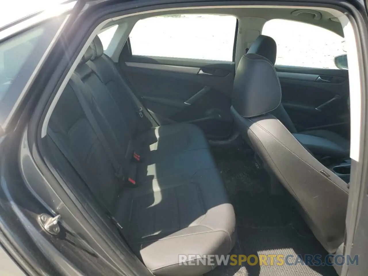 10 Photograph of a damaged car 1VWSA7A36MC014056 VOLKSWAGEN PASSAT 2021