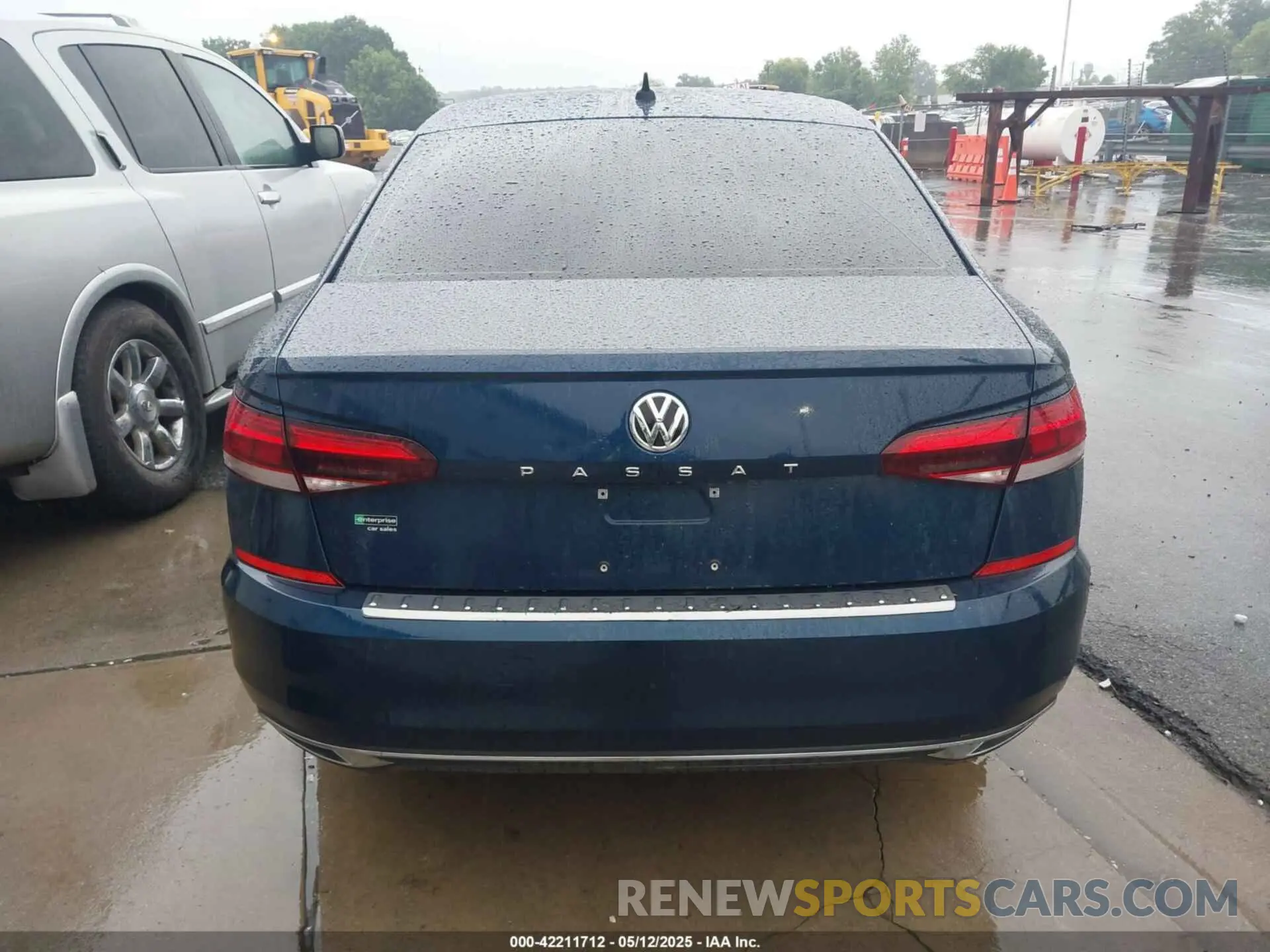 17 Photograph of a damaged car 1VWSA7A37MC014969 VOLKSWAGEN PASSAT 2021