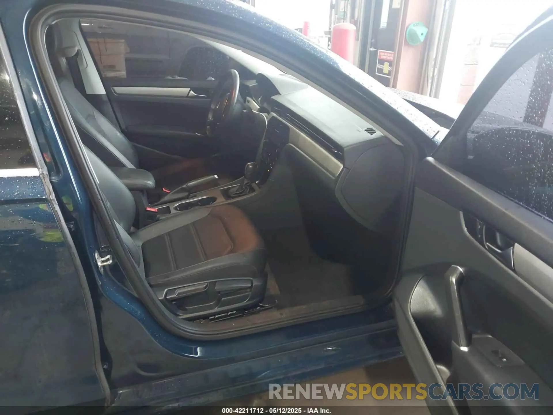 5 Photograph of a damaged car 1VWSA7A37MC014969 VOLKSWAGEN PASSAT 2021