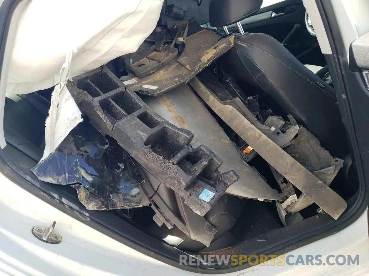 12 Photograph of a damaged car 1VWSA7A38MC000692 VOLKSWAGEN PASSAT 2021