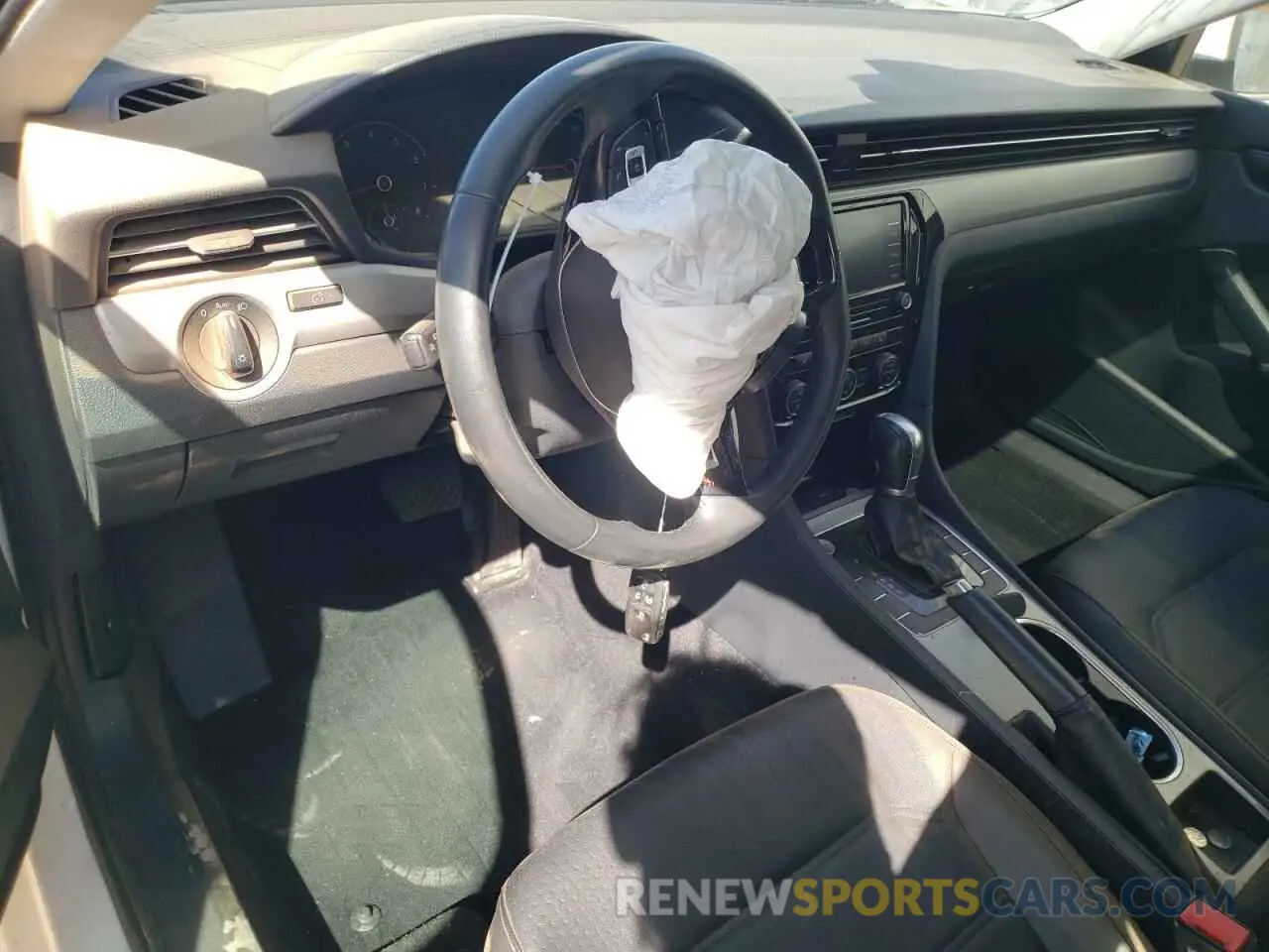 8 Photograph of a damaged car 1VWSA7A38MC000692 VOLKSWAGEN PASSAT 2021