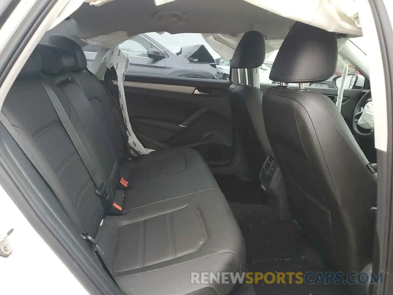 11 Photograph of a damaged car 1VWSA7A38MC006055 VOLKSWAGEN PASSAT 2021