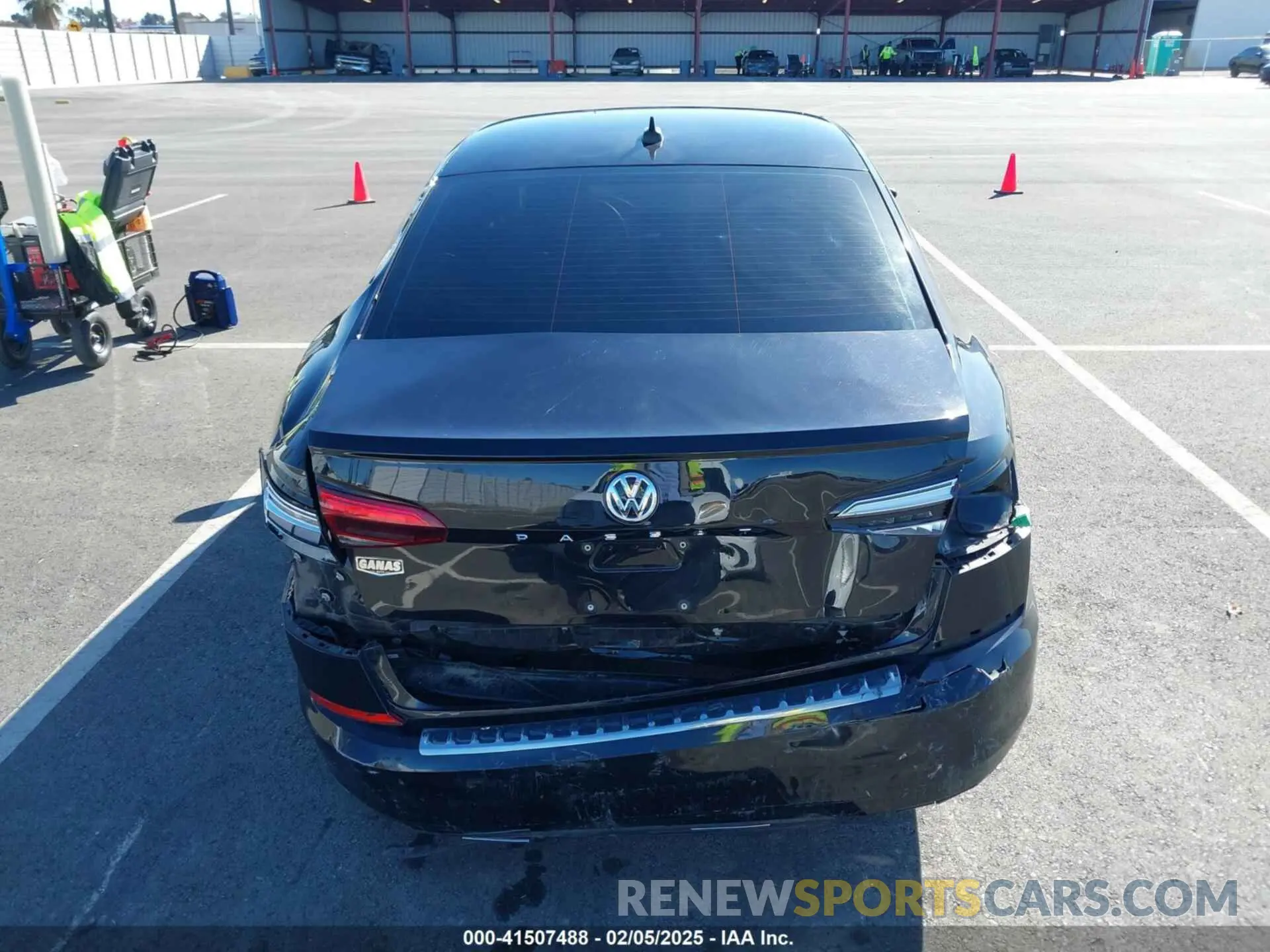 17 Photograph of a damaged car 1VWSA7A38MC011112 VOLKSWAGEN PASSAT 2021