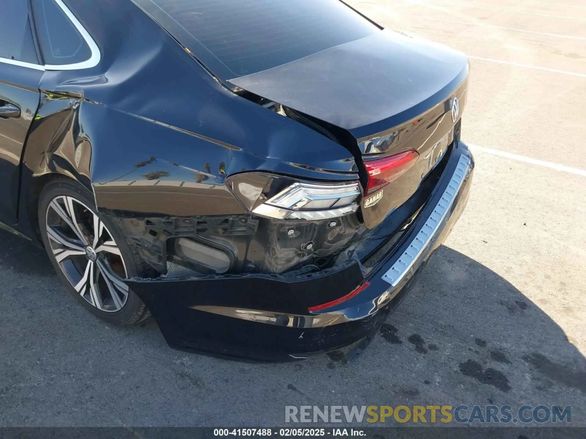 6 Photograph of a damaged car 1VWSA7A38MC011112 VOLKSWAGEN PASSAT 2021