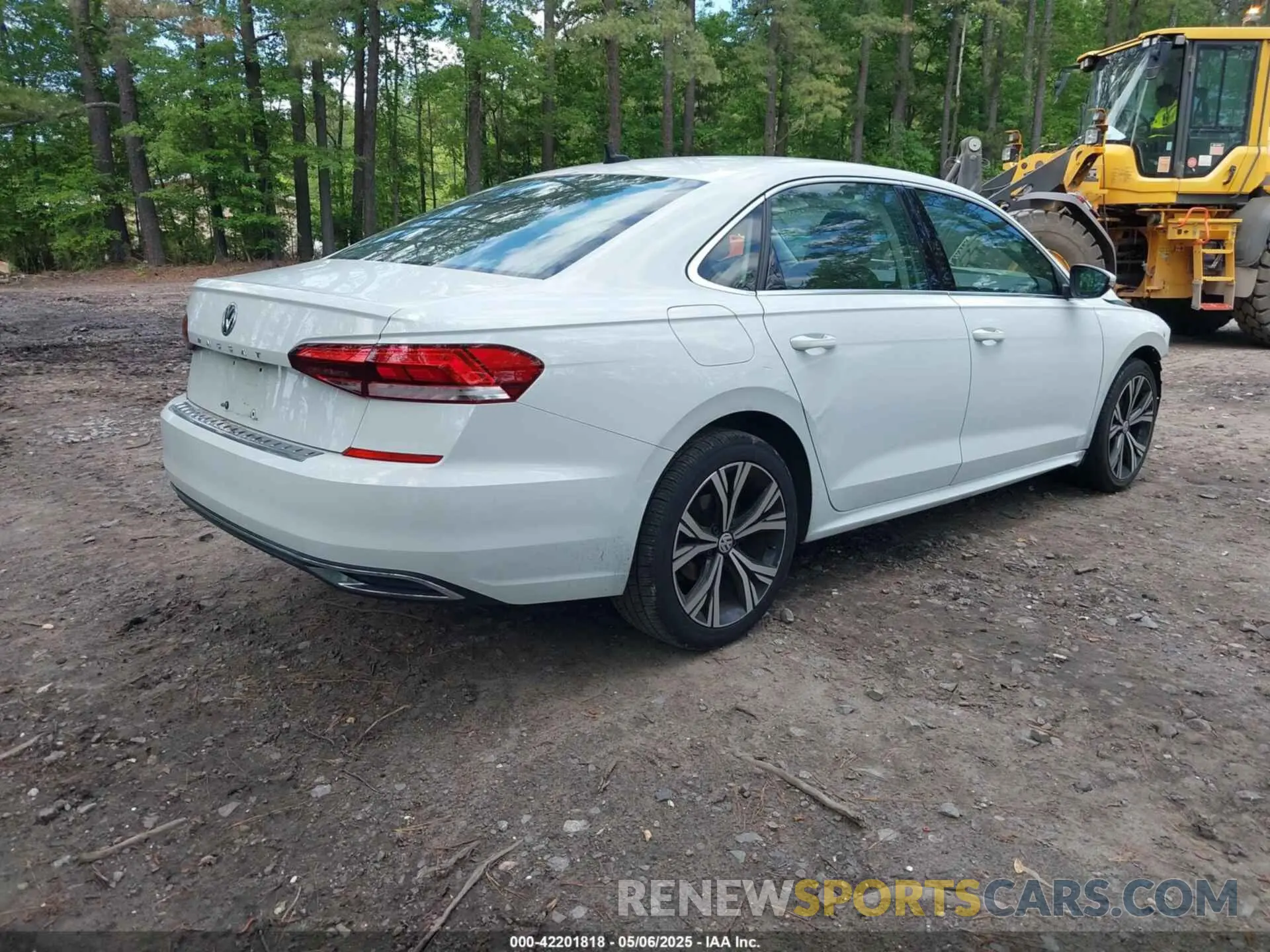 4 Photograph of a damaged car 1VWSA7A38MC014396 VOLKSWAGEN PASSAT 2021