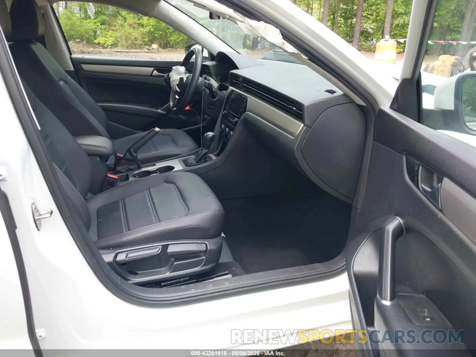 5 Photograph of a damaged car 1VWSA7A38MC014396 VOLKSWAGEN PASSAT 2021