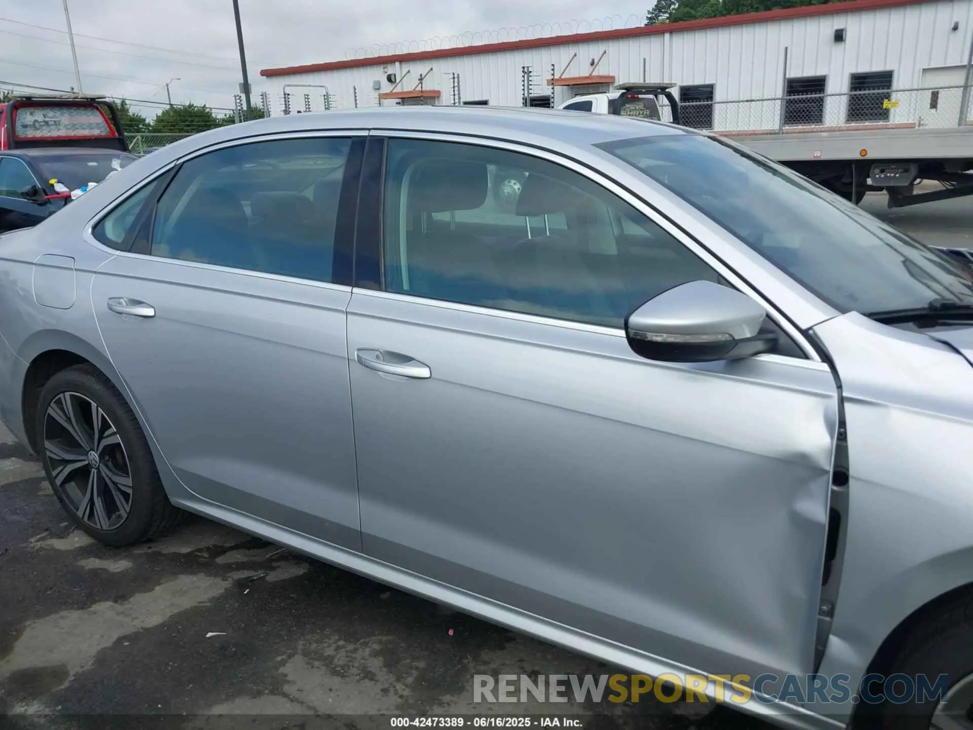 14 Photograph of a damaged car 1VWSA7A39MC000149 VOLKSWAGEN PASSAT 2021