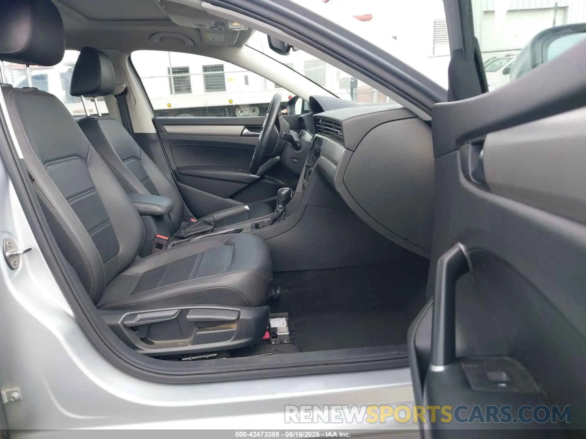 5 Photograph of a damaged car 1VWSA7A39MC000149 VOLKSWAGEN PASSAT 2021