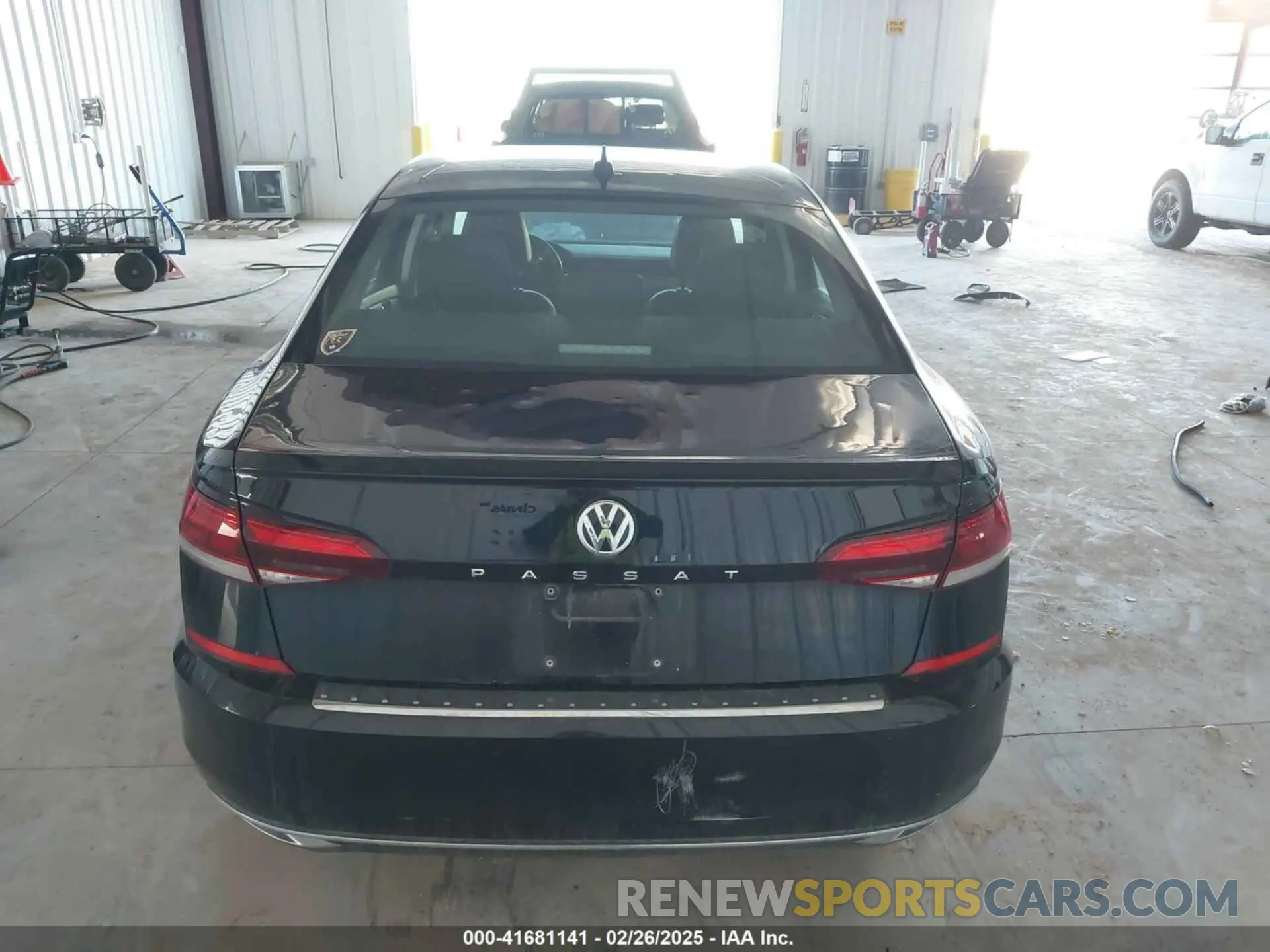 17 Photograph of a damaged car 1VWSA7A39MC001172 VOLKSWAGEN PASSAT 2021