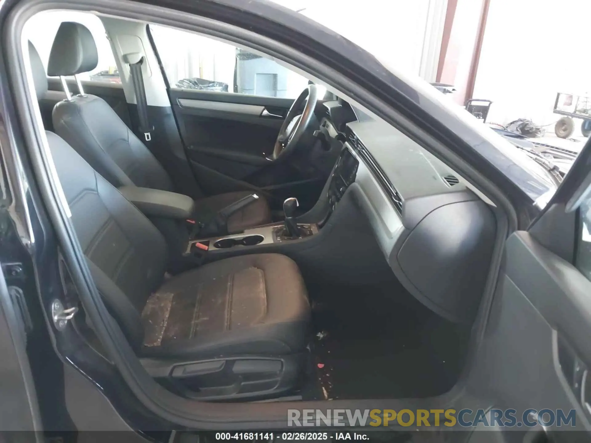 5 Photograph of a damaged car 1VWSA7A39MC001172 VOLKSWAGEN PASSAT 2021