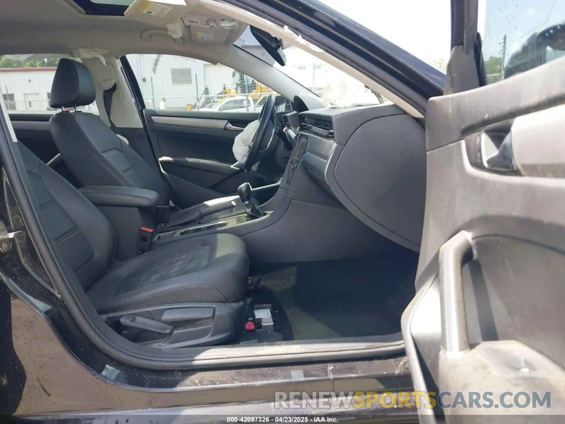 5 Photograph of a damaged car 1VWSA7A39MC002421 VOLKSWAGEN PASSAT 2021