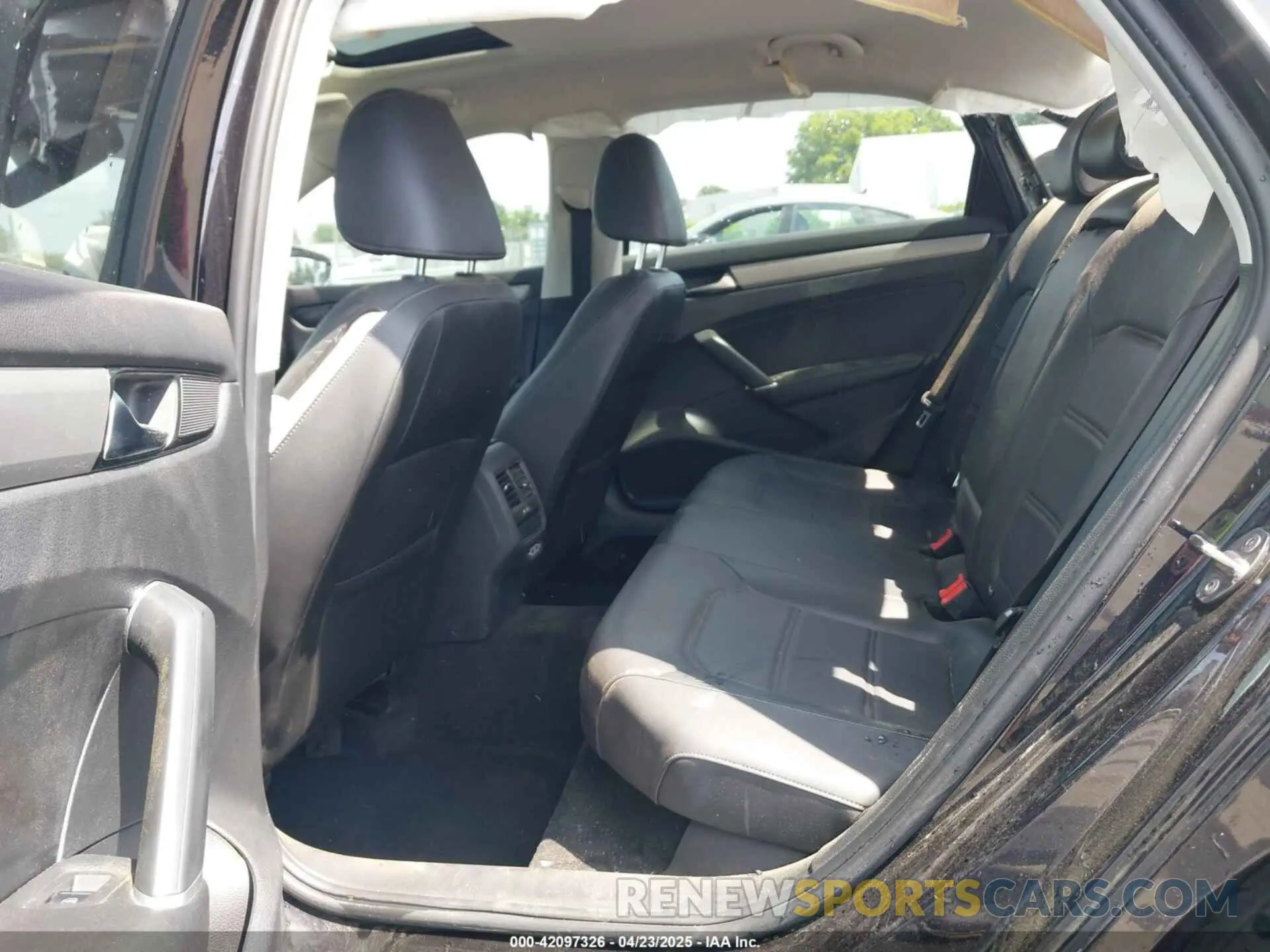 8 Photograph of a damaged car 1VWSA7A39MC002421 VOLKSWAGEN PASSAT 2021