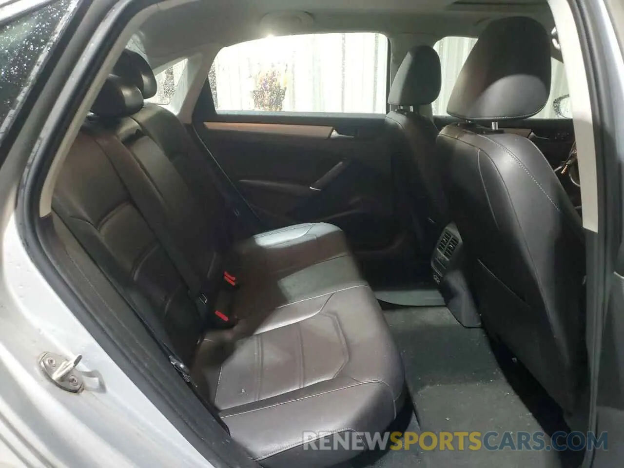 10 Photograph of a damaged car 1VWSA7A3XMC000273 VOLKSWAGEN PASSAT 2021