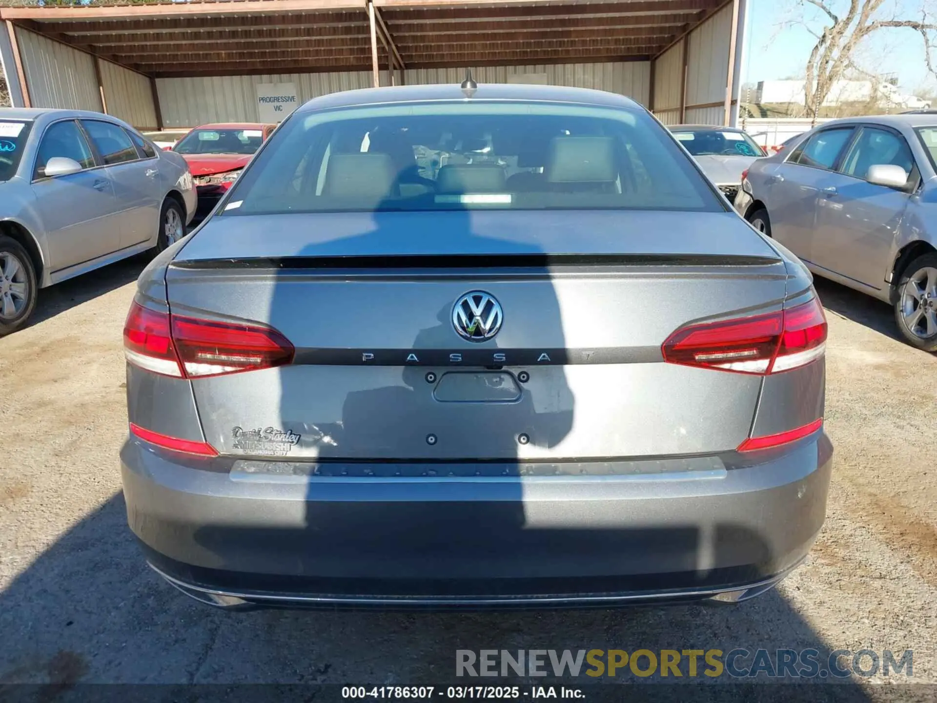 17 Photograph of a damaged car 1VWSA7A3XMC008583 VOLKSWAGEN PASSAT 2021