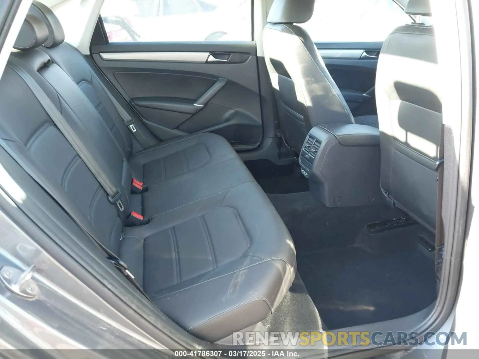 8 Photograph of a damaged car 1VWSA7A3XMC008583 VOLKSWAGEN PASSAT 2021
