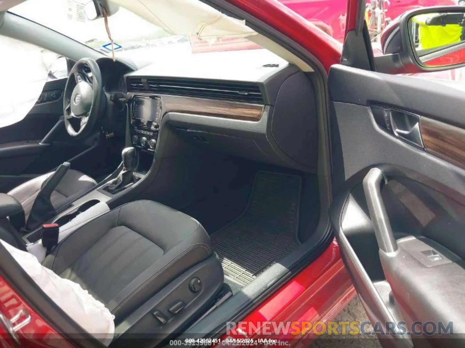 5 Photograph of a damaged car 1VWBA7A30NC010134 VOLKSWAGEN PASSAT 2022