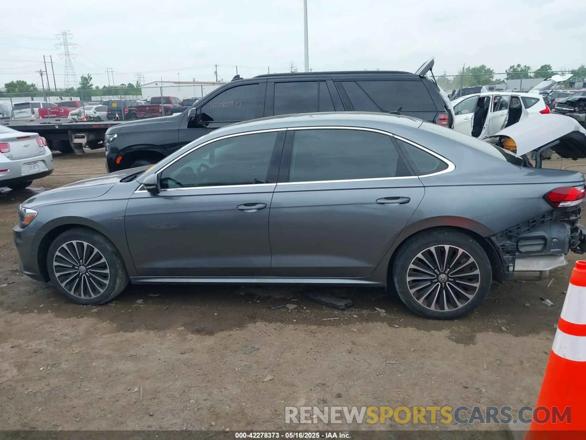 15 Photograph of a damaged car 1VWBA7A37NC009630 VOLKSWAGEN PASSAT 2022