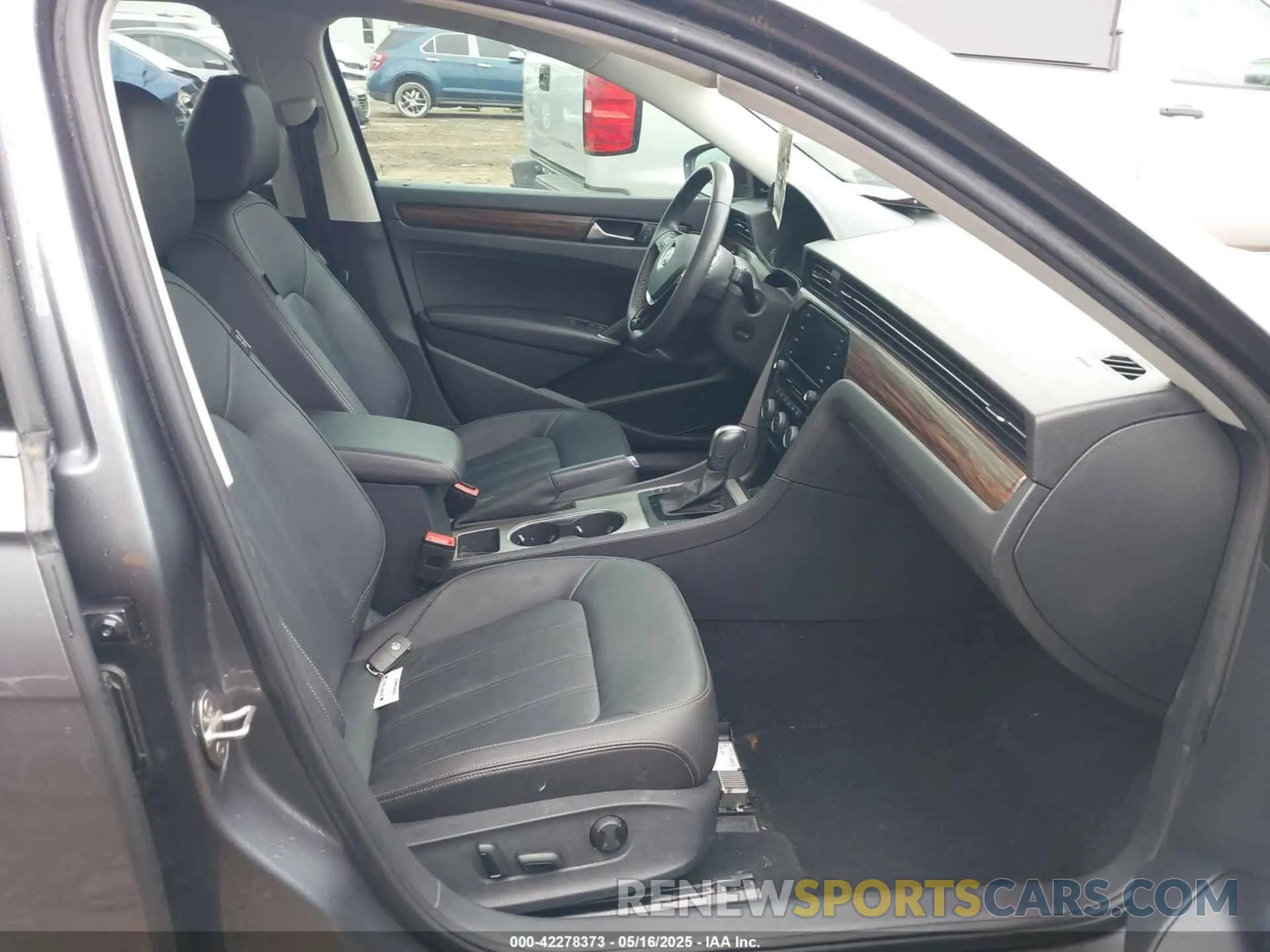 5 Photograph of a damaged car 1VWBA7A37NC009630 VOLKSWAGEN PASSAT 2022