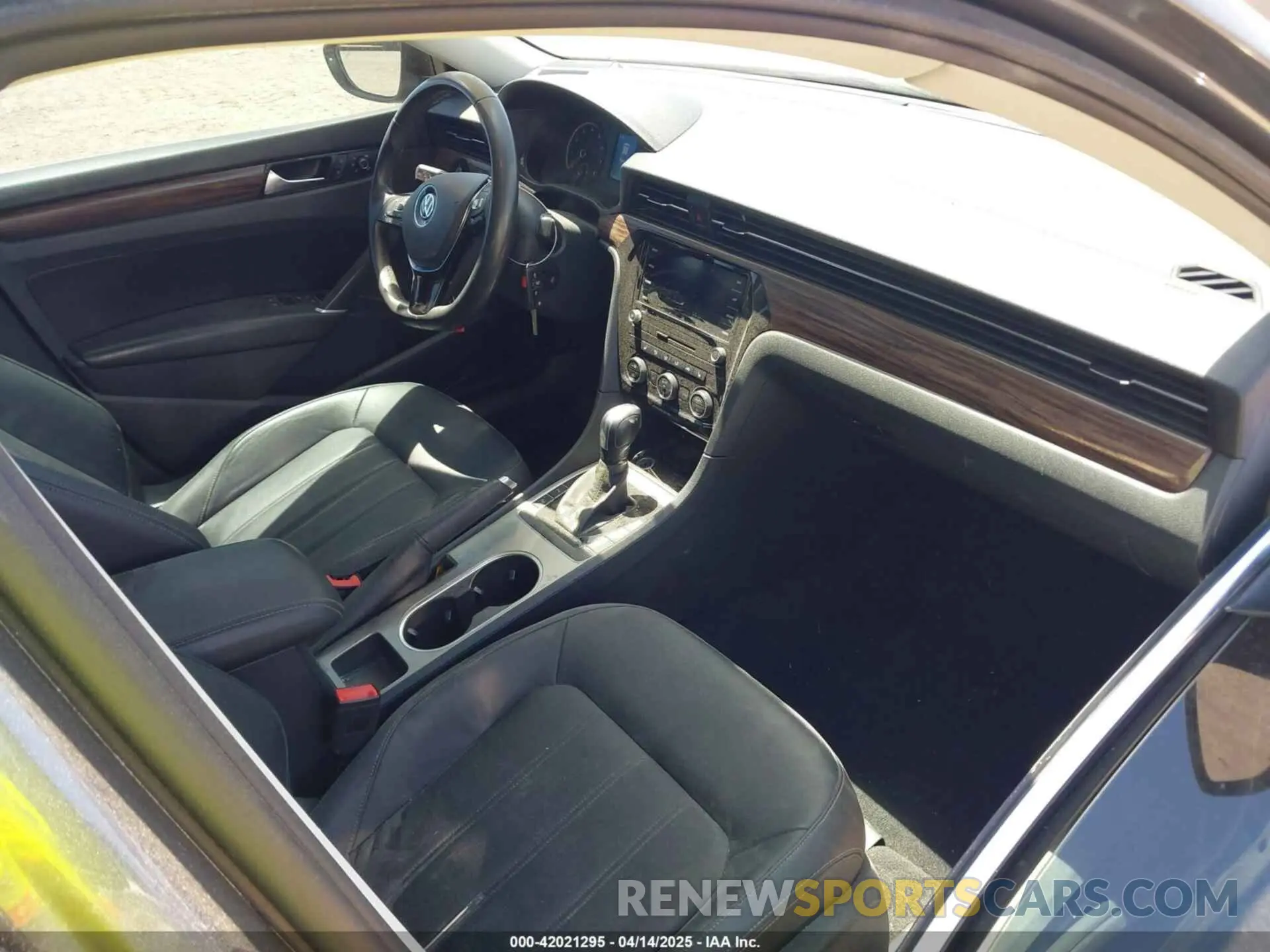 5 Photograph of a damaged car 1VWBA7A38NC008468 VOLKSWAGEN PASSAT 2022