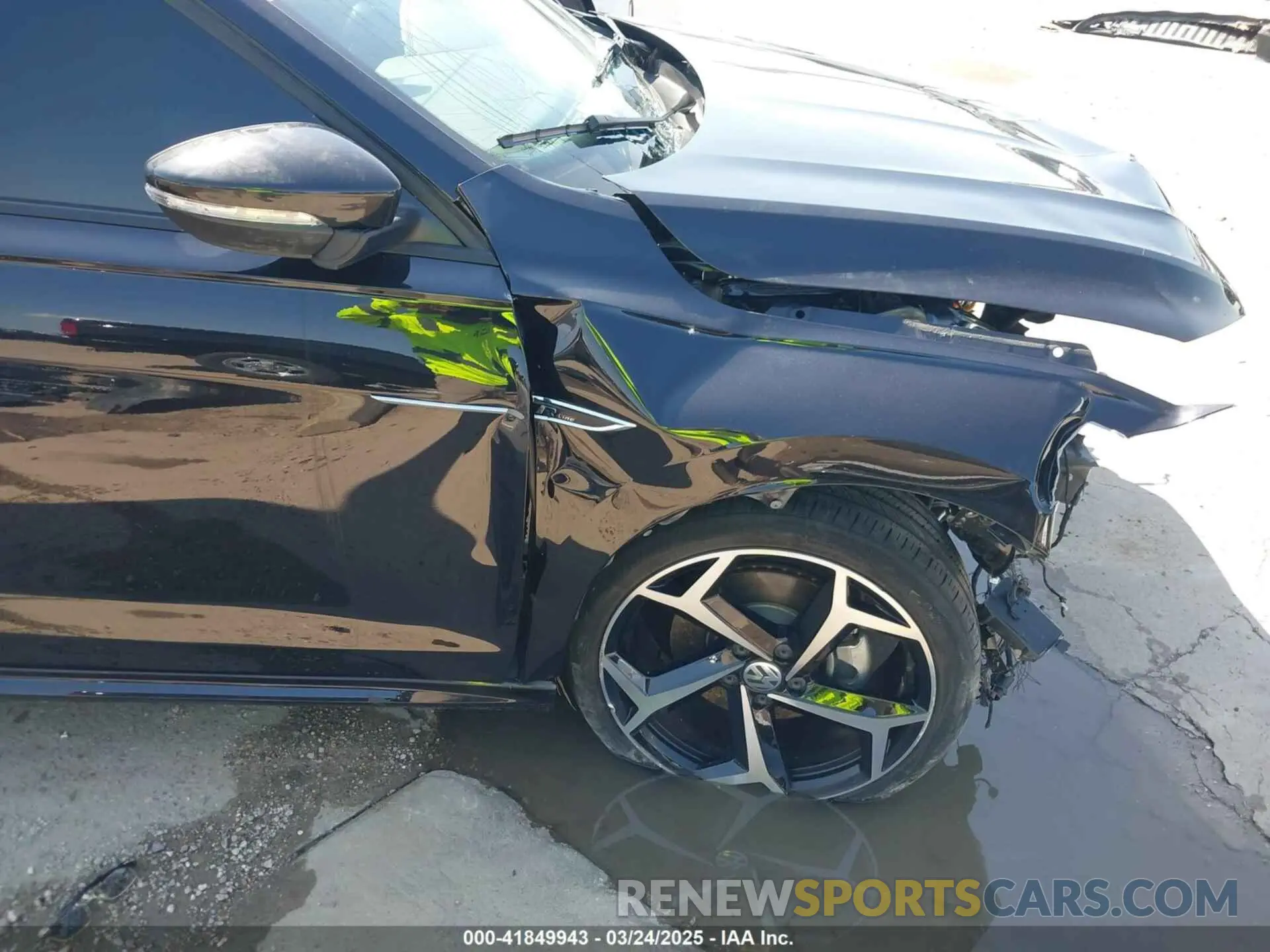 17 Photograph of a damaged car 1VWMA7A36NC007974 VOLKSWAGEN PASSAT 2022