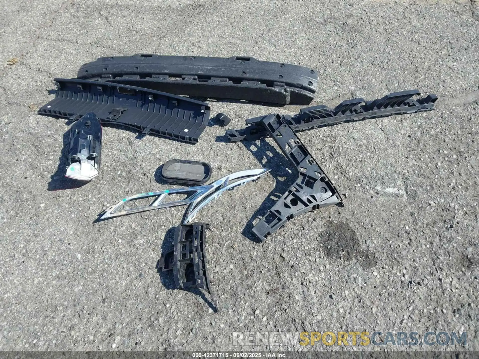 12 Photograph of a damaged car 1VWMA7A38NC003926 VOLKSWAGEN PASSAT 2022
