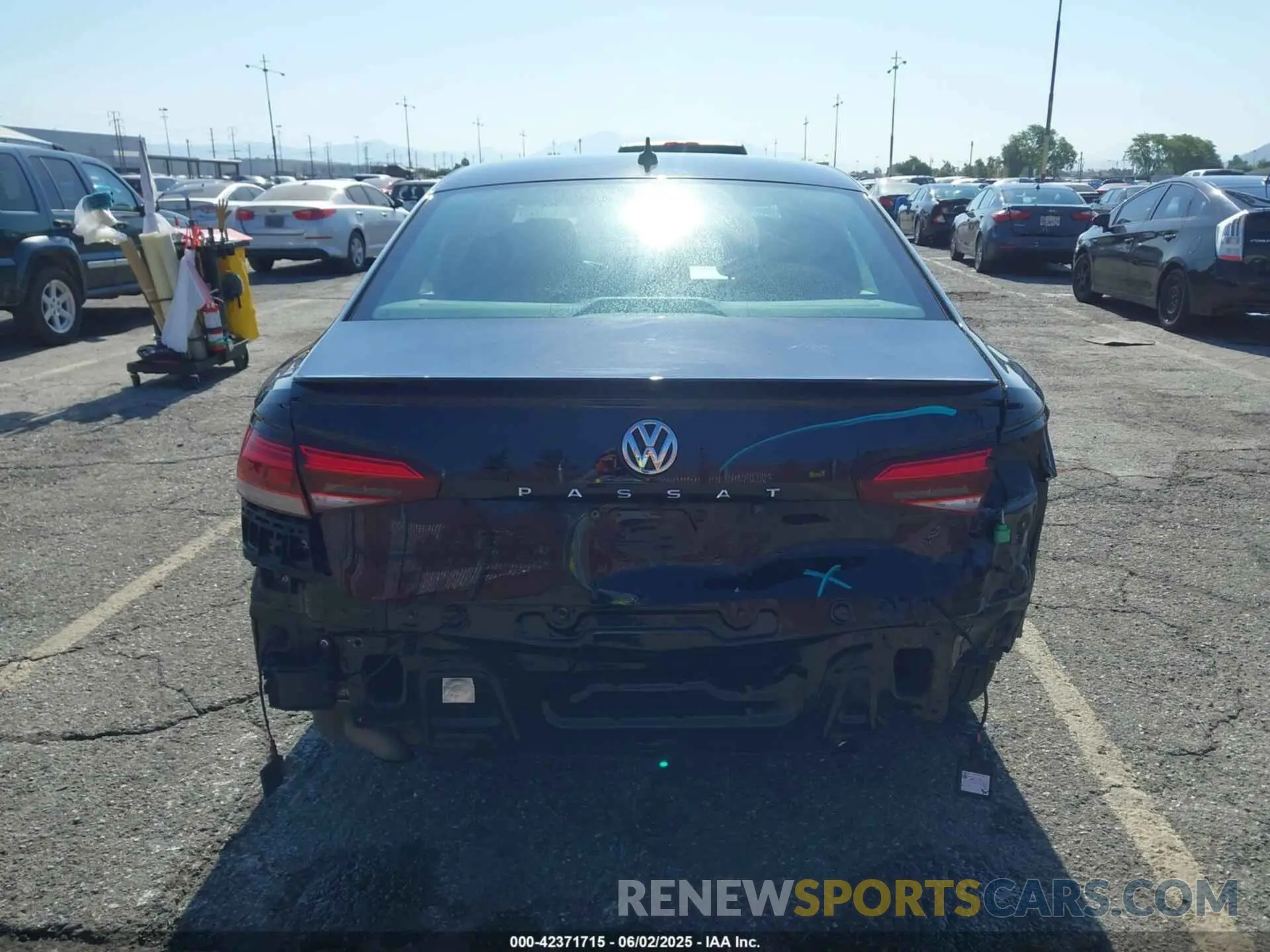 17 Photograph of a damaged car 1VWMA7A38NC003926 VOLKSWAGEN PASSAT 2022