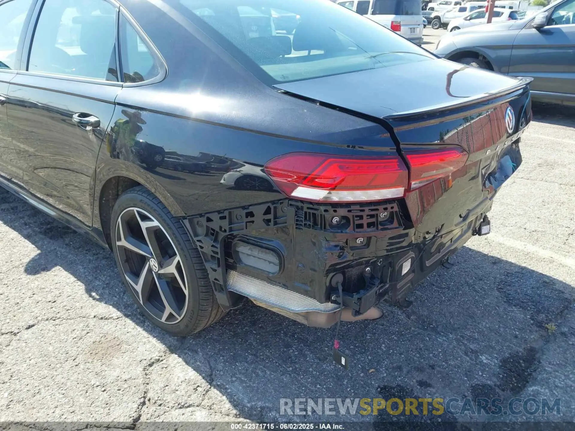 19 Photograph of a damaged car 1VWMA7A38NC003926 VOLKSWAGEN PASSAT 2022