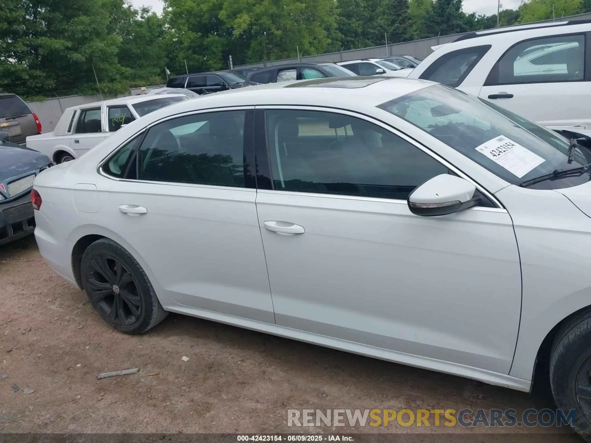 13 Photograph of a damaged car 1VWSA7A30NC008352 VOLKSWAGEN PASSAT 2022