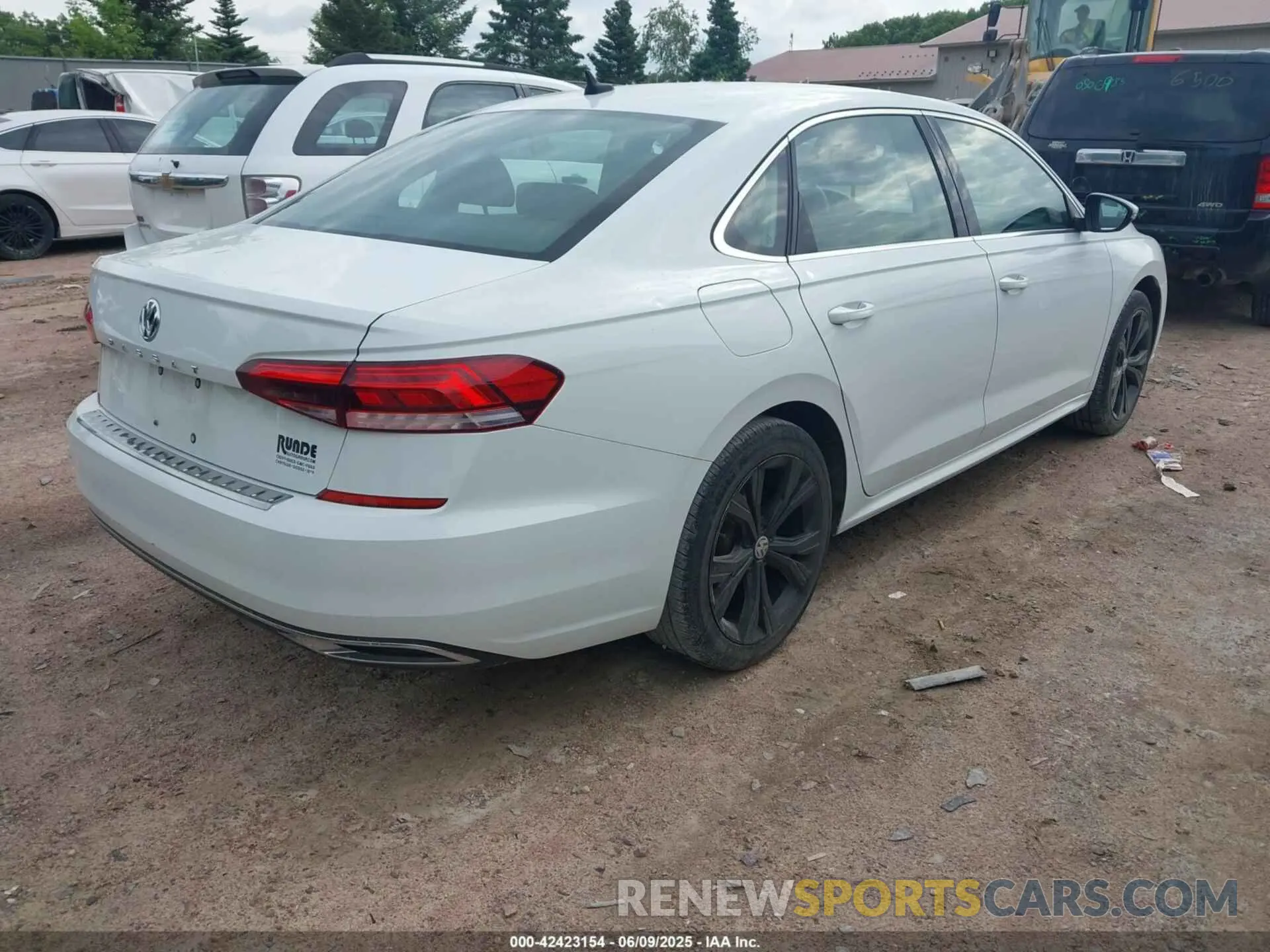 4 Photograph of a damaged car 1VWSA7A30NC008352 VOLKSWAGEN PASSAT 2022