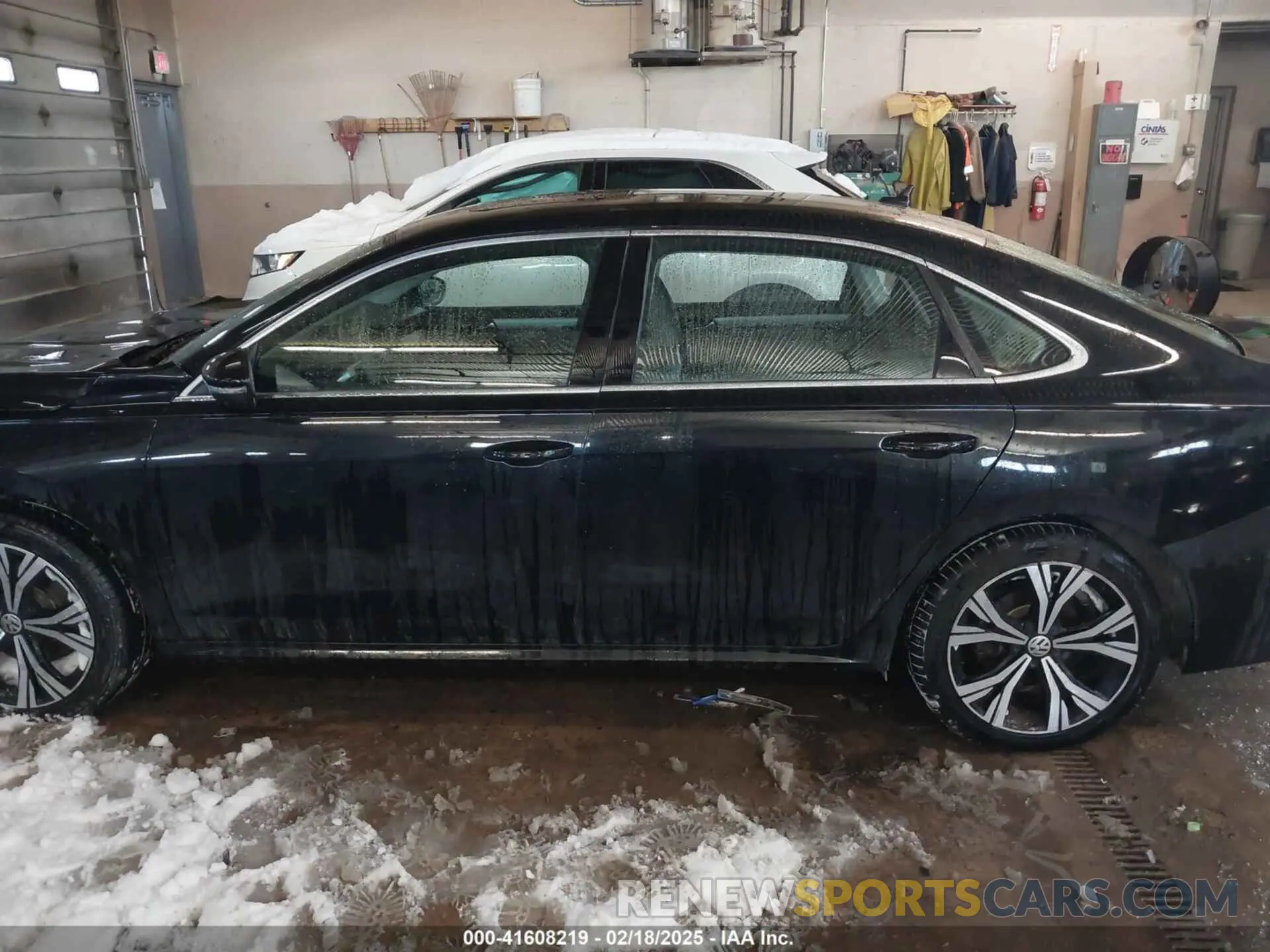 14 Photograph of a damaged car 1VWSA7A31NC003418 VOLKSWAGEN PASSAT 2022