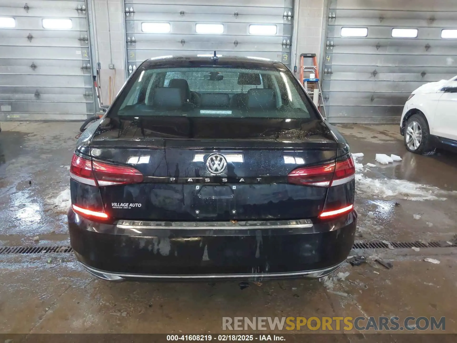 16 Photograph of a damaged car 1VWSA7A31NC003418 VOLKSWAGEN PASSAT 2022