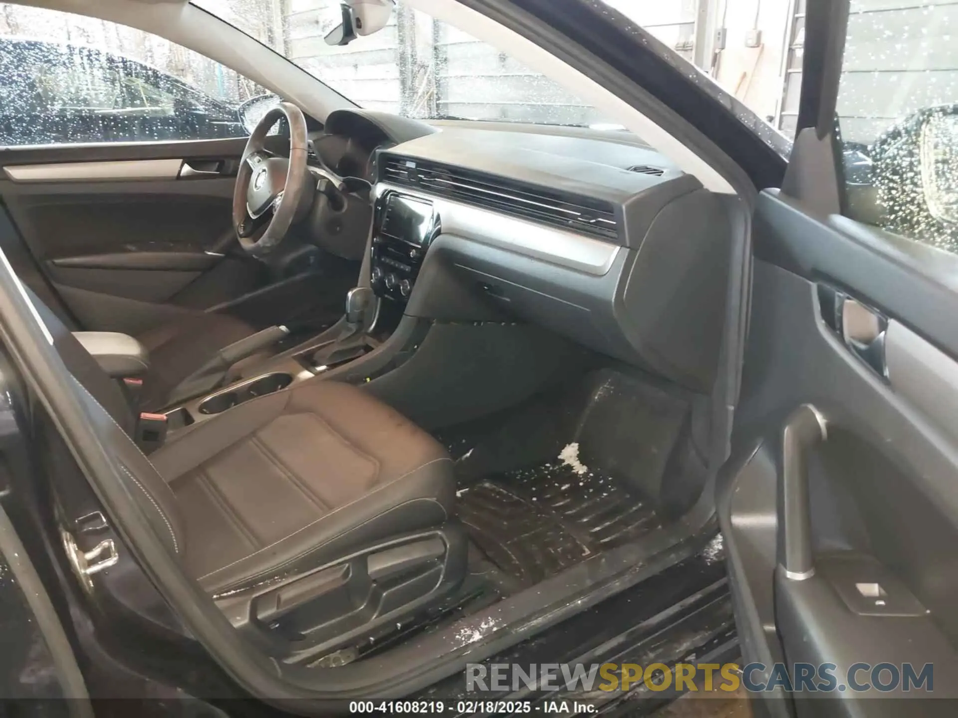 5 Photograph of a damaged car 1VWSA7A31NC003418 VOLKSWAGEN PASSAT 2022