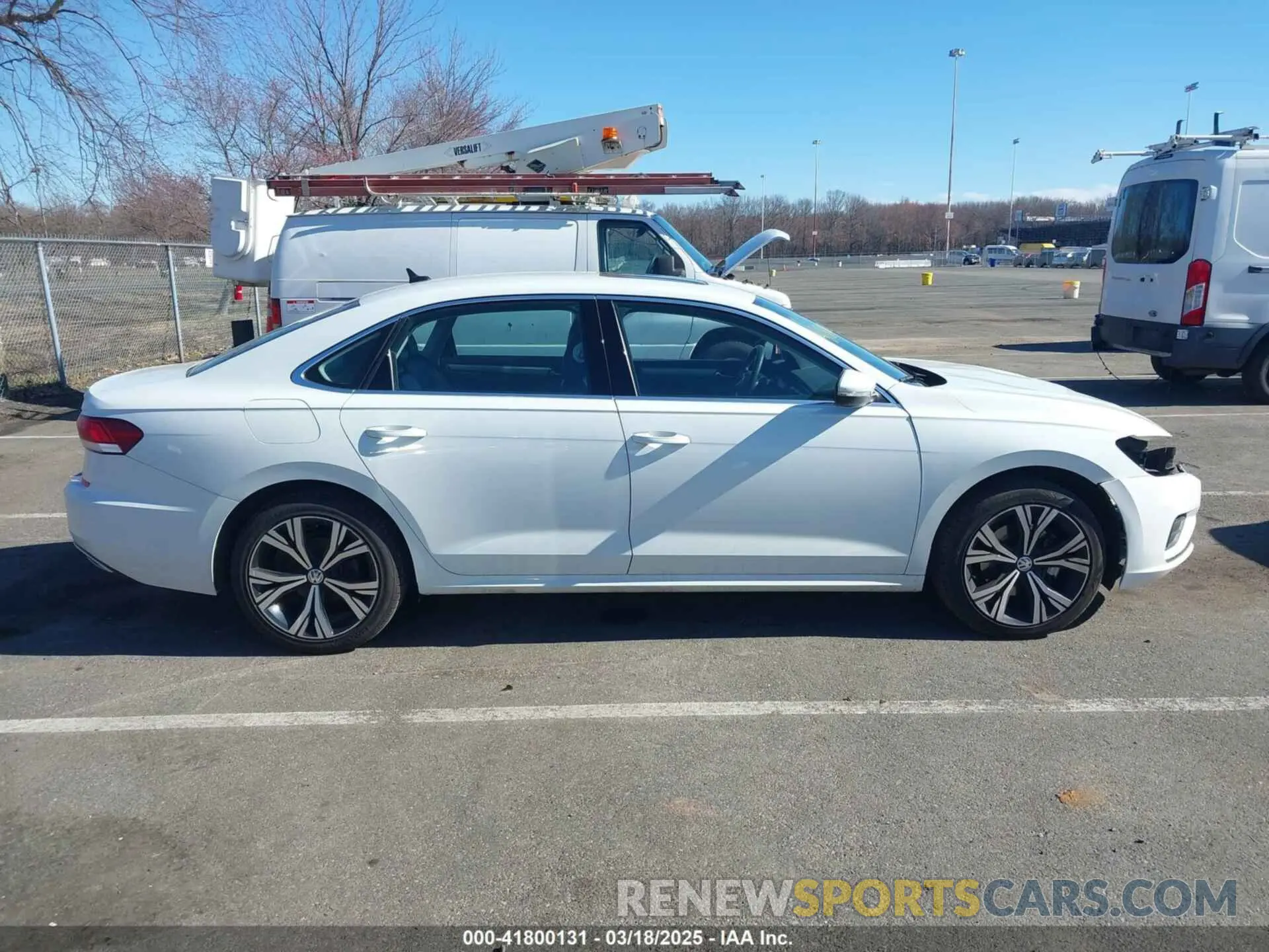 13 Photograph of a damaged car 1VWSA7A31NC009400 VOLKSWAGEN PASSAT 2022