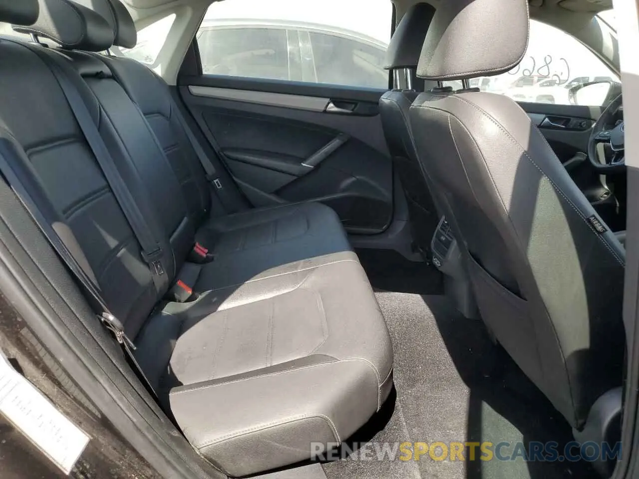 10 Photograph of a damaged car 1VWSA7A33NC004957 VOLKSWAGEN PASSAT 2022